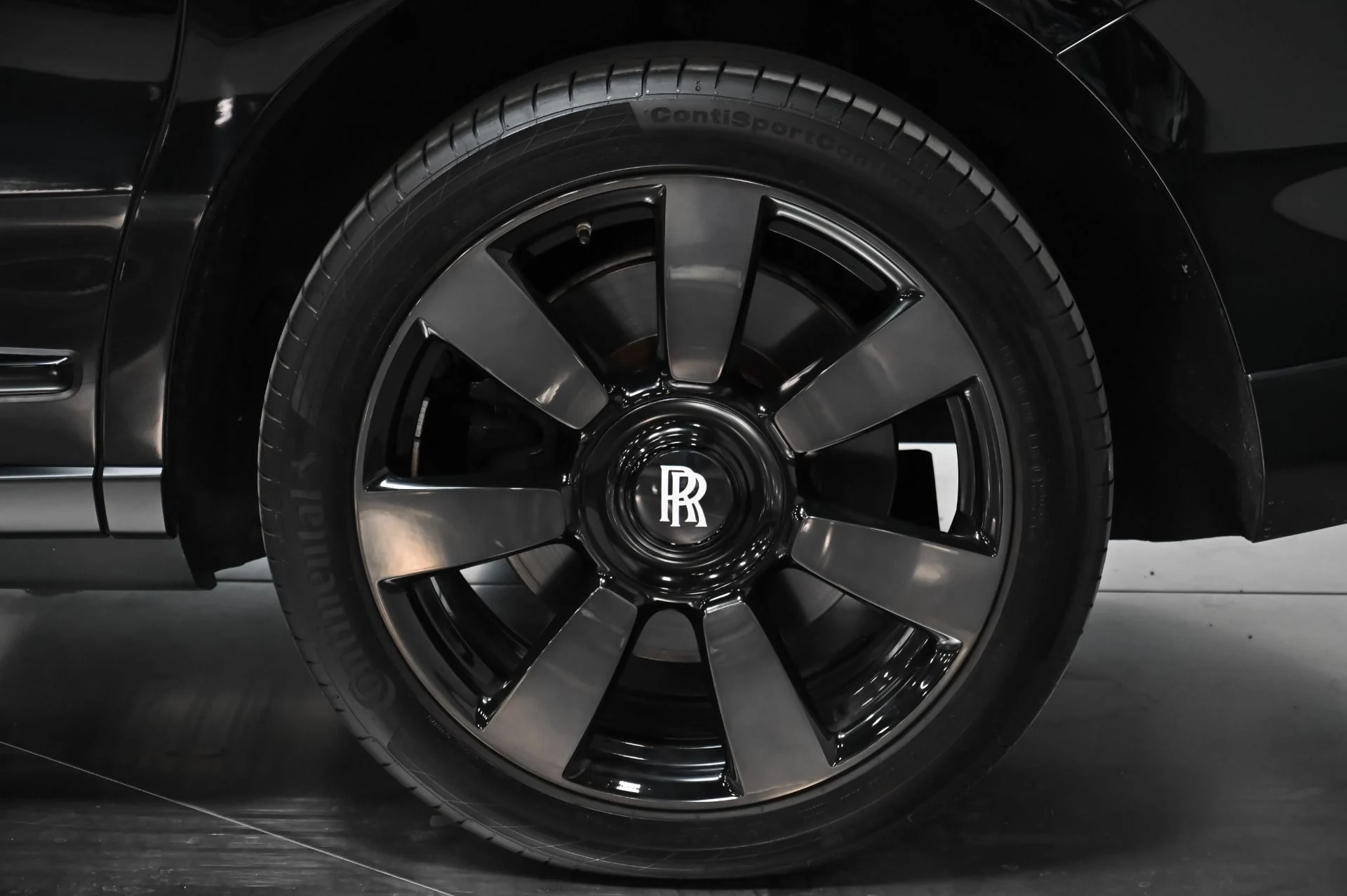 mph063_3999477456_Used_2019_Rolls_Royce_Cullinan_Base_1753916871_9740d569d9