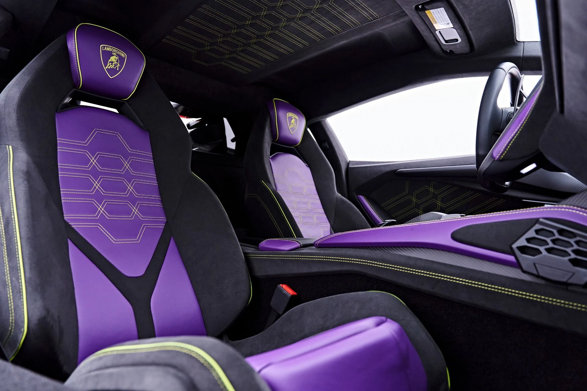 mph063_4025942994_Used_2025_Lamborghini_Revuelto_Base_1784242690_24905b9c3e