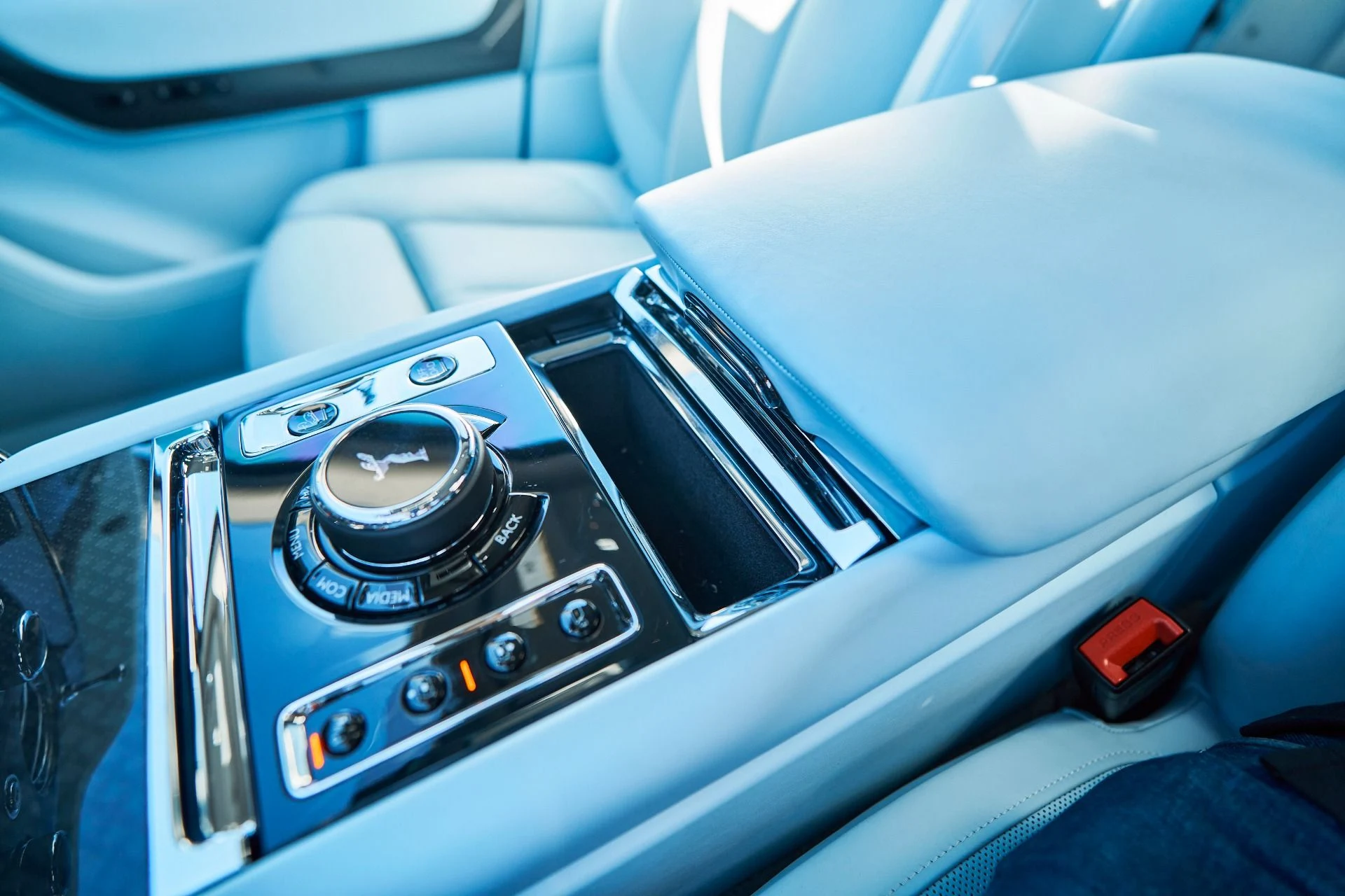 mph063_4062364080_Used_2022_Rolls_Royce_Cullinan_Black_Badge_1765411146_1d5d34c74c