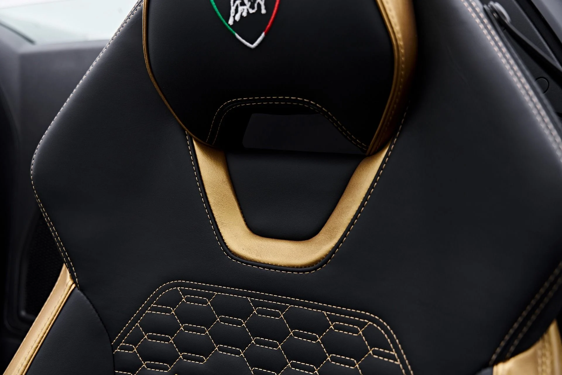 mph063_4173413367_Used_2022_Lamborghini_Huracan_EVO_Base_1791315969_8ef48d118e