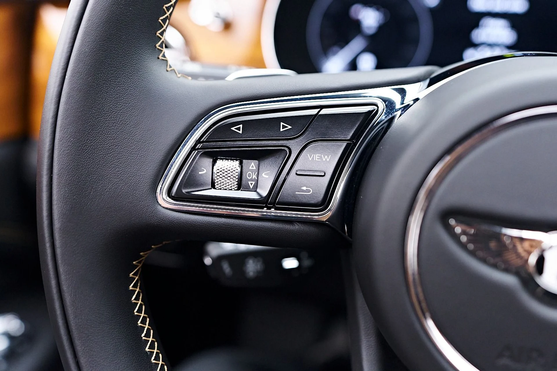 mph063_4187271662_Used_2023_Bentley_Bentayga_EWB_Azure_1745273088_872cb2856e