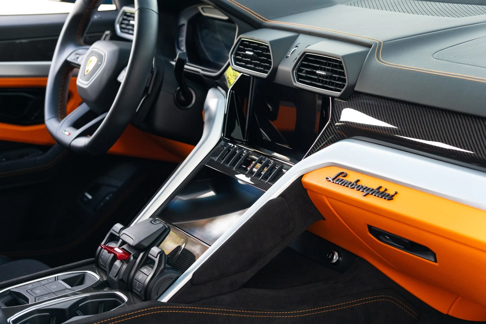 mph063_4200085777_Used_2024_Lamborghini_Urus_S_1773951175_826632155a