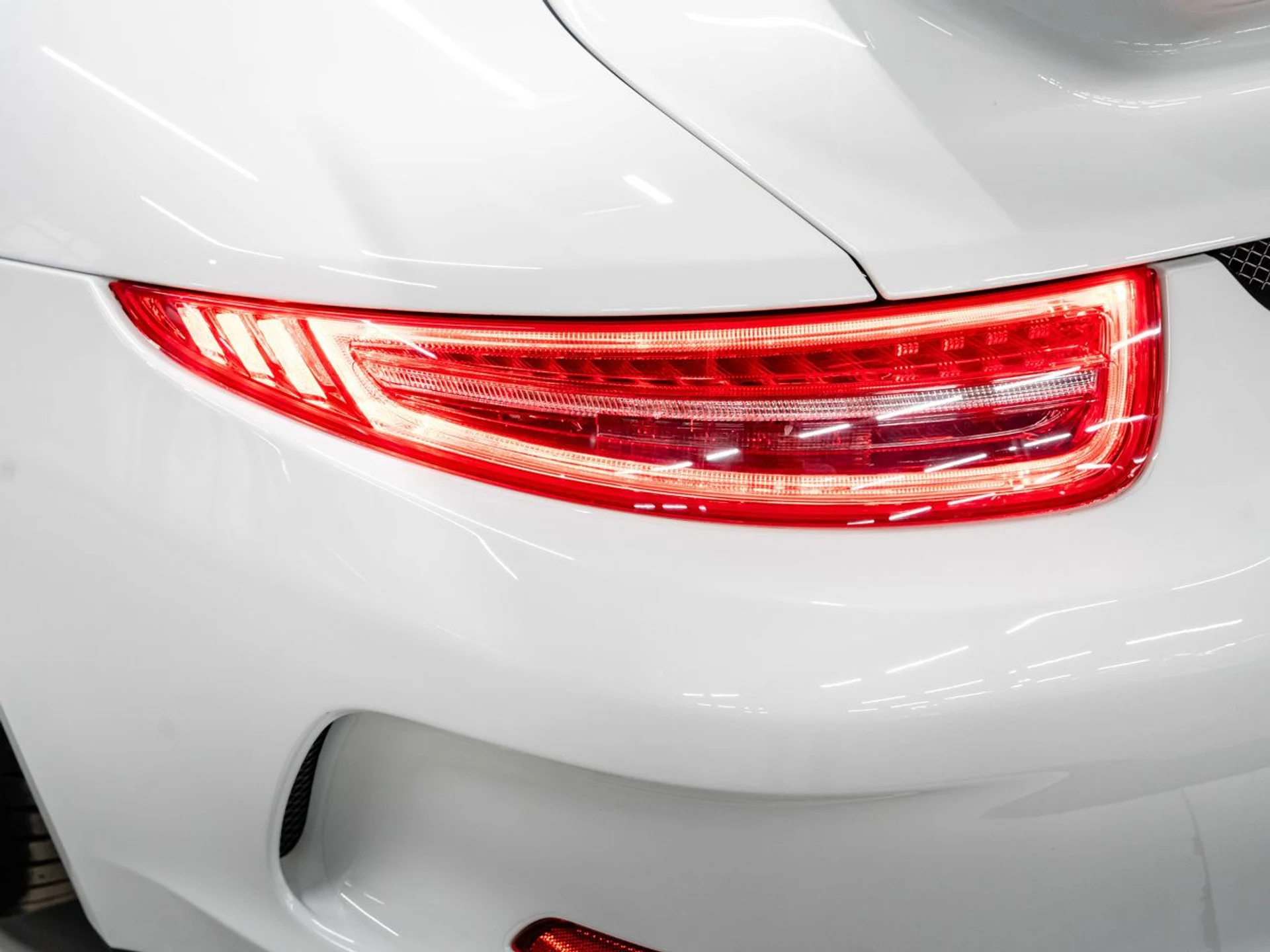 mph063_4225402118_porsche_911_2015_efd6a7b46a