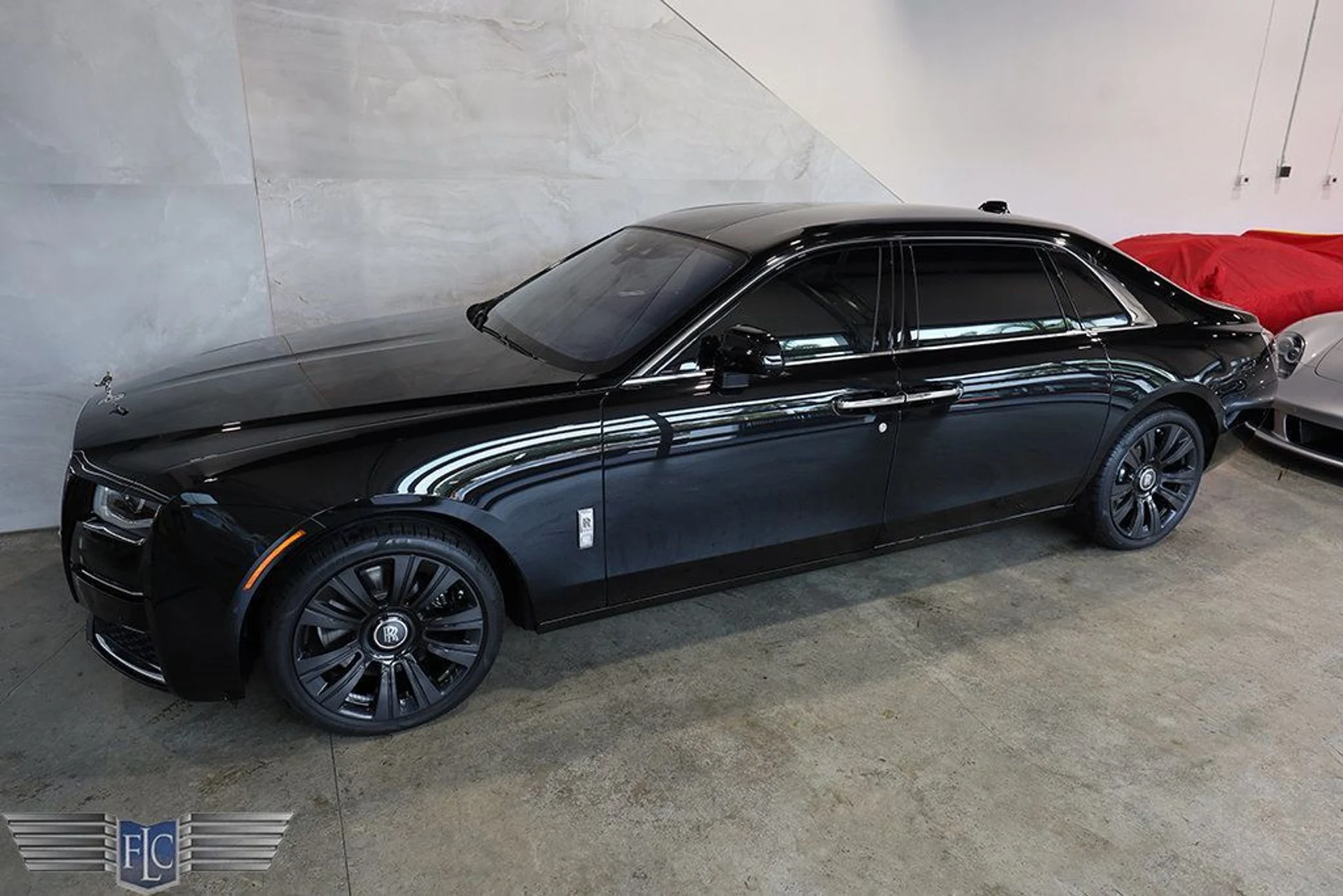 mph063_4264671474_used_2021_rolls_royce_ghost_ewb_sedan_9689_23033984_64_1024_8f27bc780c