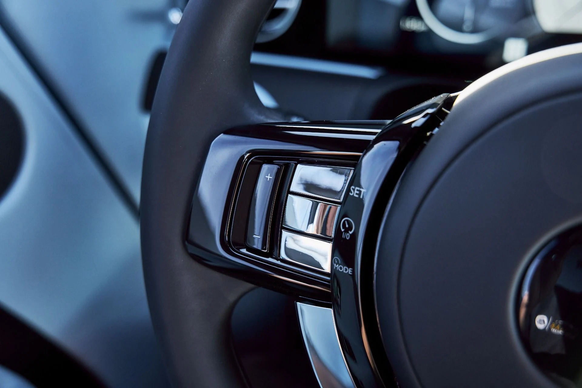 mph063_4283755529_Used_2025_Rolls_Royce_Spectre_Base_1773452571_3a86b71e1c