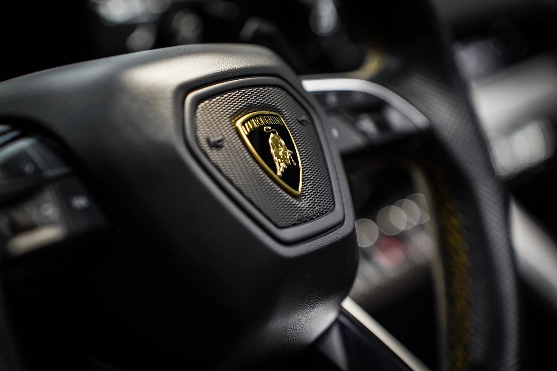 mph063_477951077_37414663_06231_2020_lamborghini_urus_108_4b7016d7b9