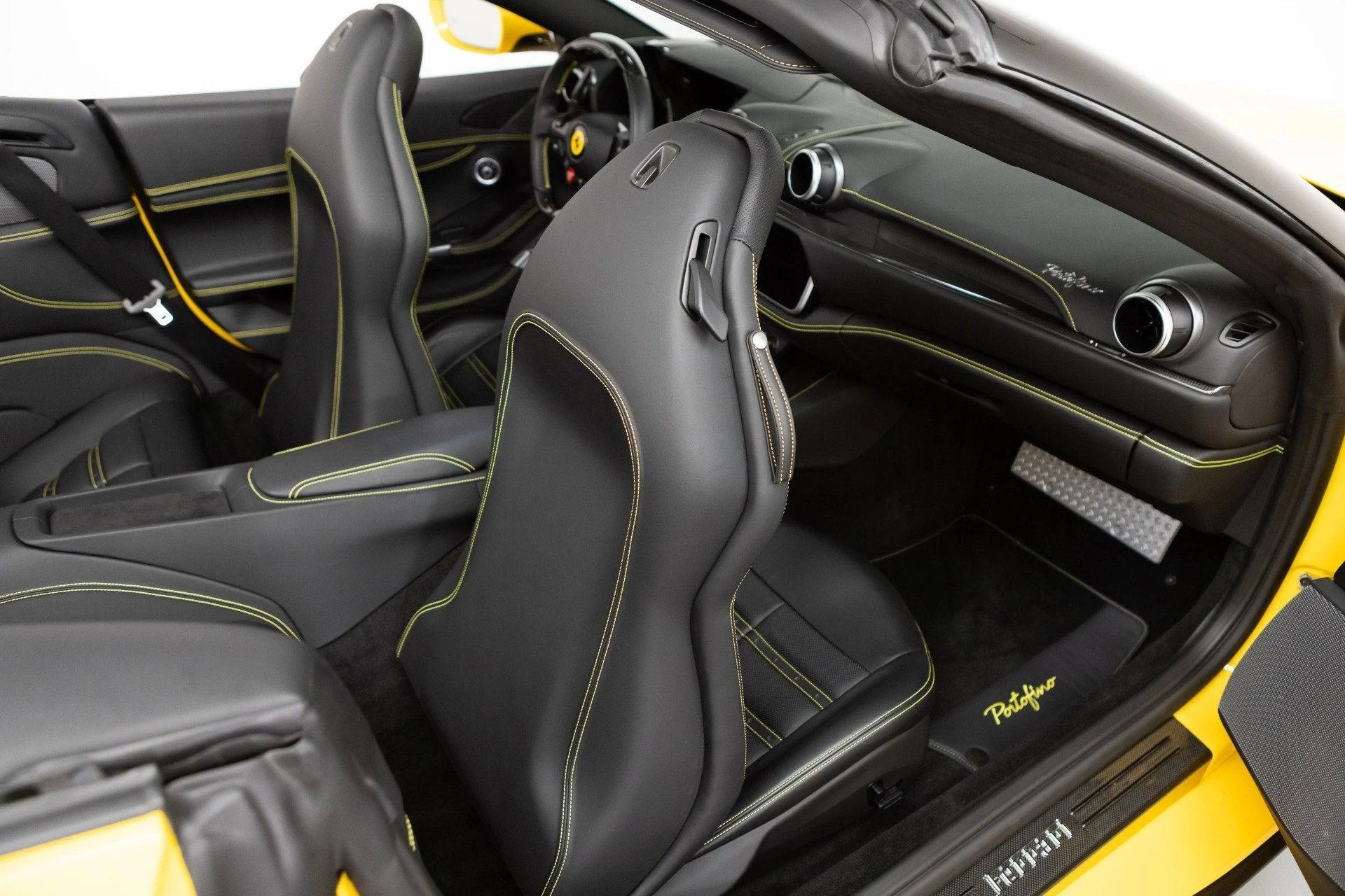 mph063_525136727_Used_2020_Ferrari_Portofino_1777367942_c349e75eda