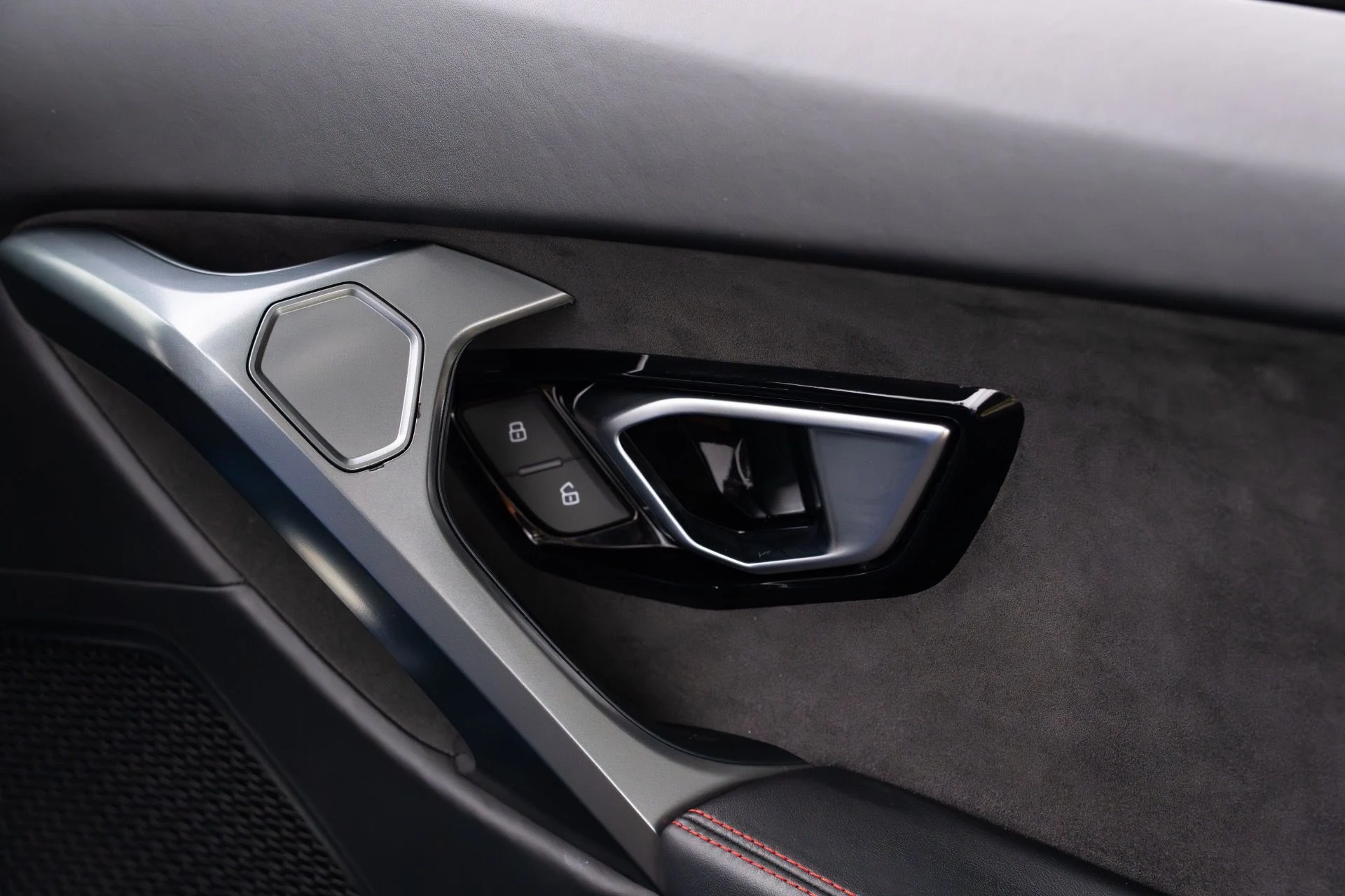 mph063_533773366_Used_2015_Lamborghini_Huracan_LP_610_4_1780446650_9402a41a59