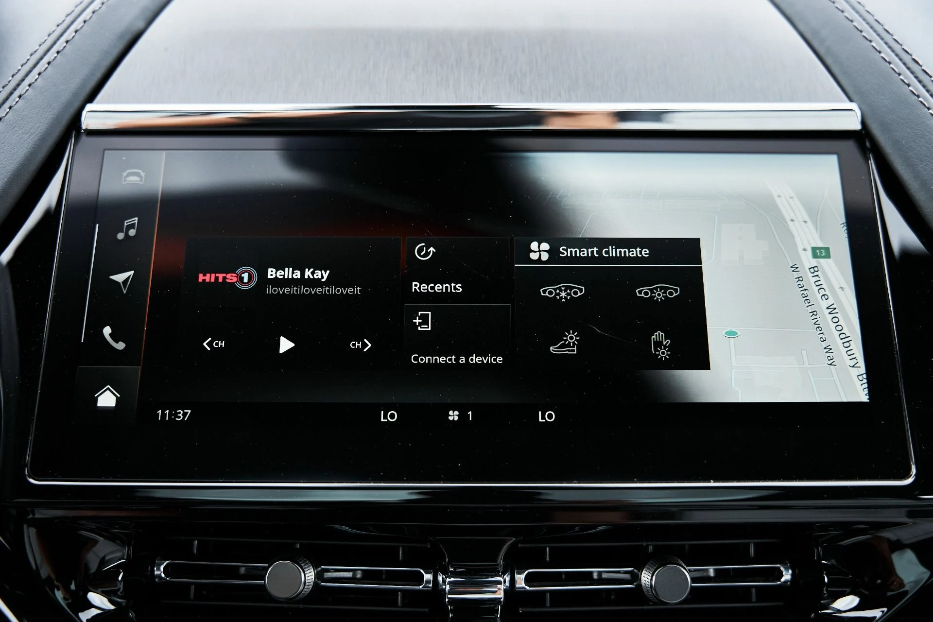 mph063_556108376_Used_2025_Aston_Martin_DBX_707_1775008043_3ef2addc89