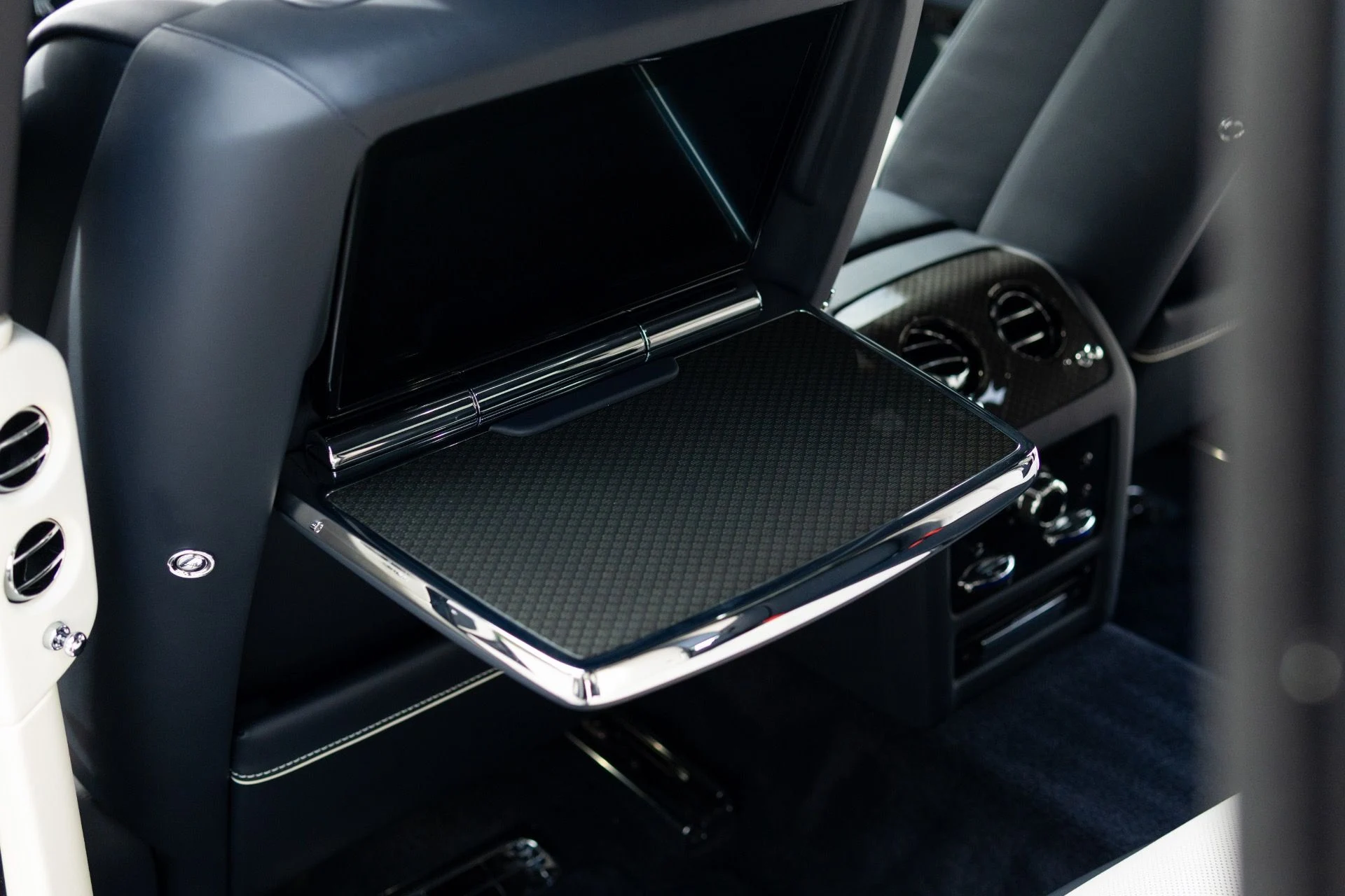 mph063_561029574_Used_2023_Rolls_Royce_Black_Badge_Ghost_1765569637_da0b0df4e6