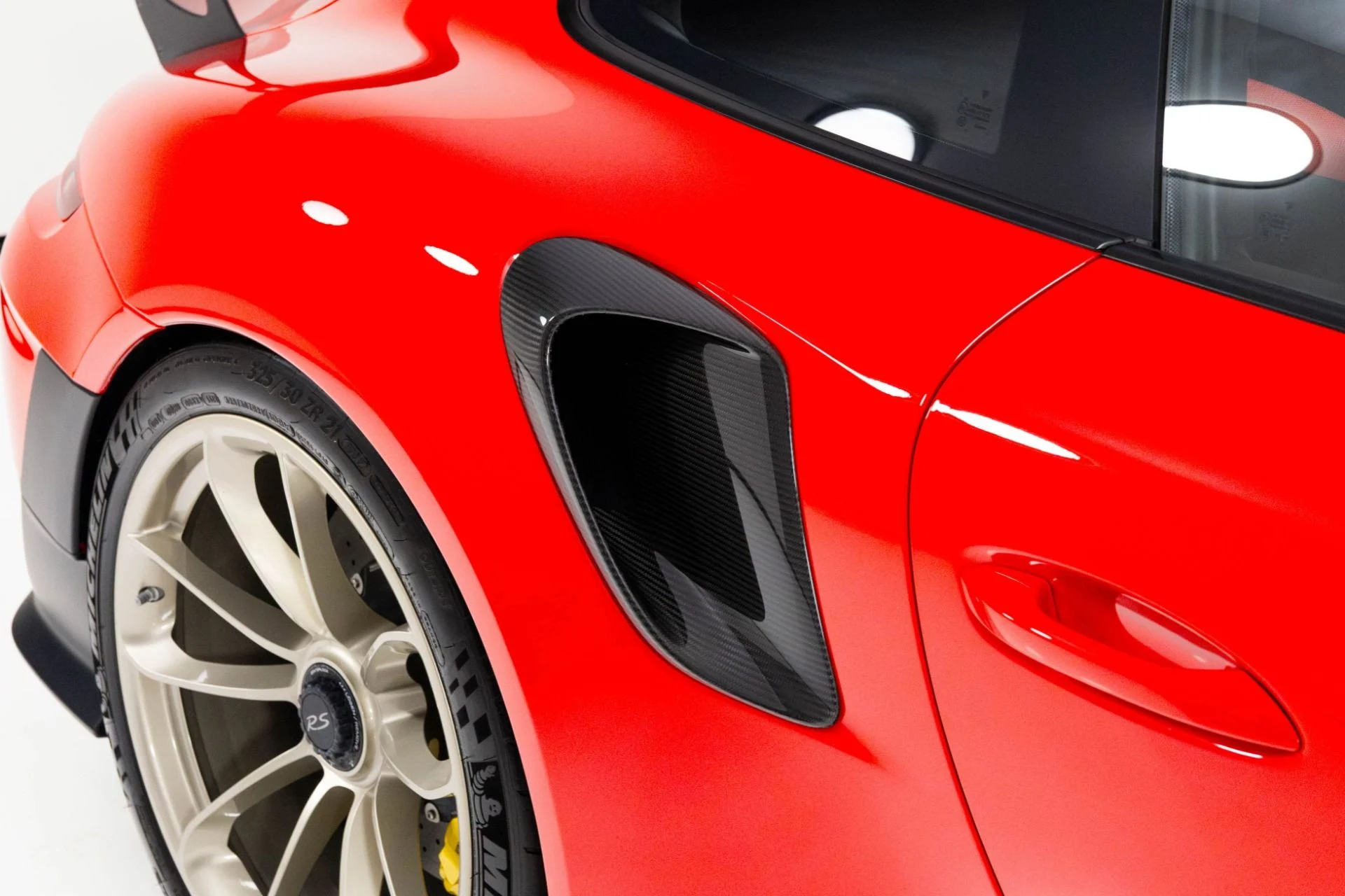 mph063_579260617_Used_2019_Porsche_911_GT_2_RS_1761868506_246f3ba4ec