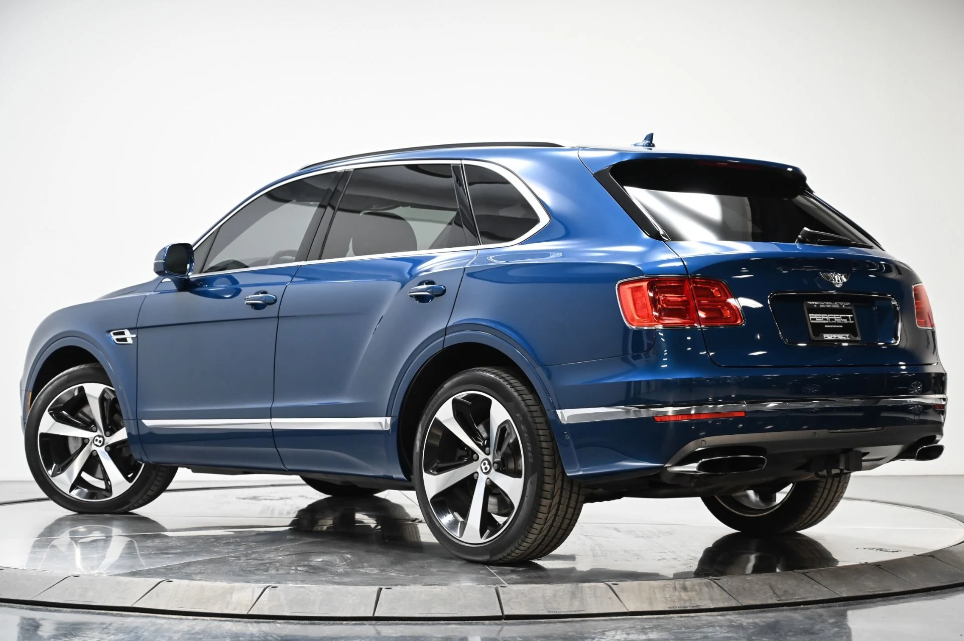 mph063_597288937_Used_2018_Bentley_Bentayga_W12_1749249697_ed174f0eec