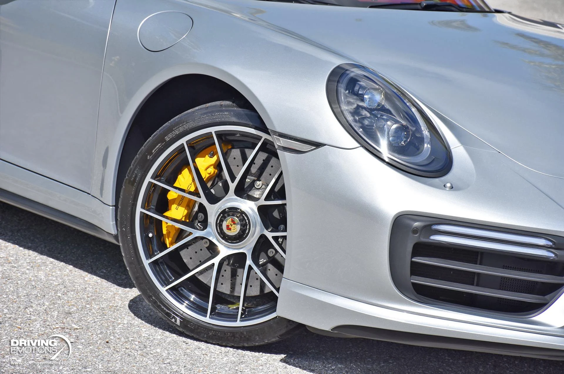 mph063_653450519_866_p64_l_c86bc9641e