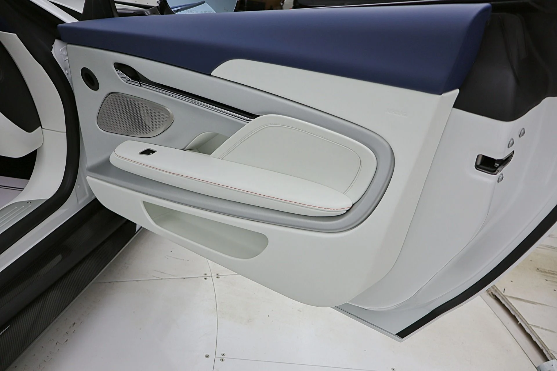 mph063_654989959_New_2026_Aston_Martin_Vanquish_Volante_087a23ac96