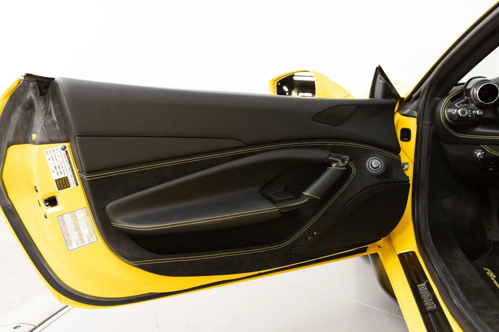 mph063_666516969_Used_2021_Ferrari_F8_Spider_1778334426_d07635fbe7