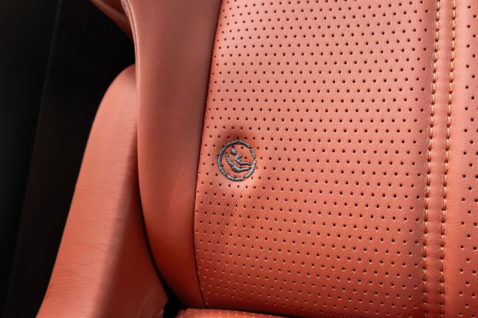 mph063_690808536_Used_2017_Bentley_Bentayga_W12_1763489562_8de7c8b5f1