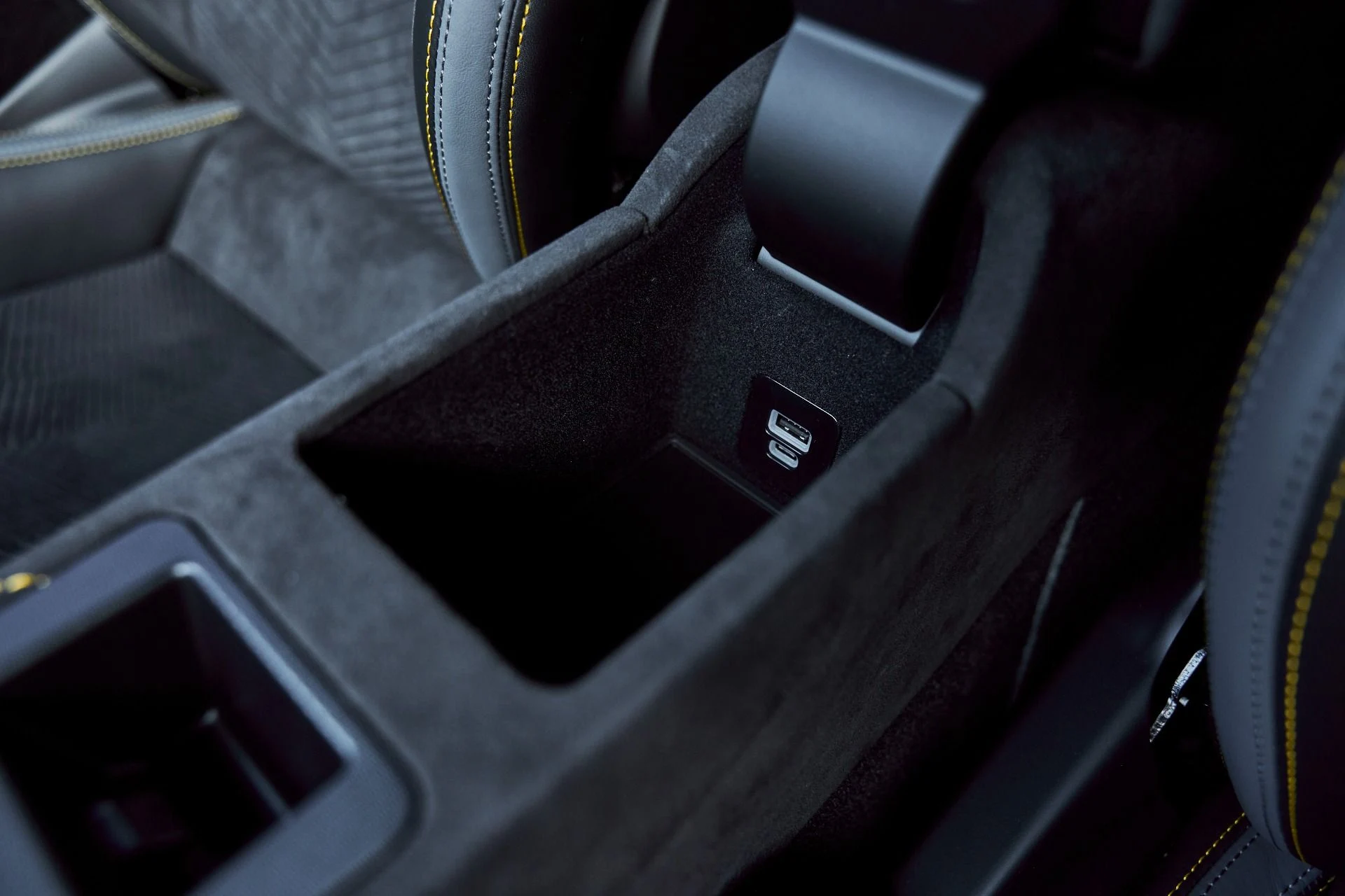 mph063_88300288_Used_2024_Maserati_MC_20_Base_1772679301_7678264a91