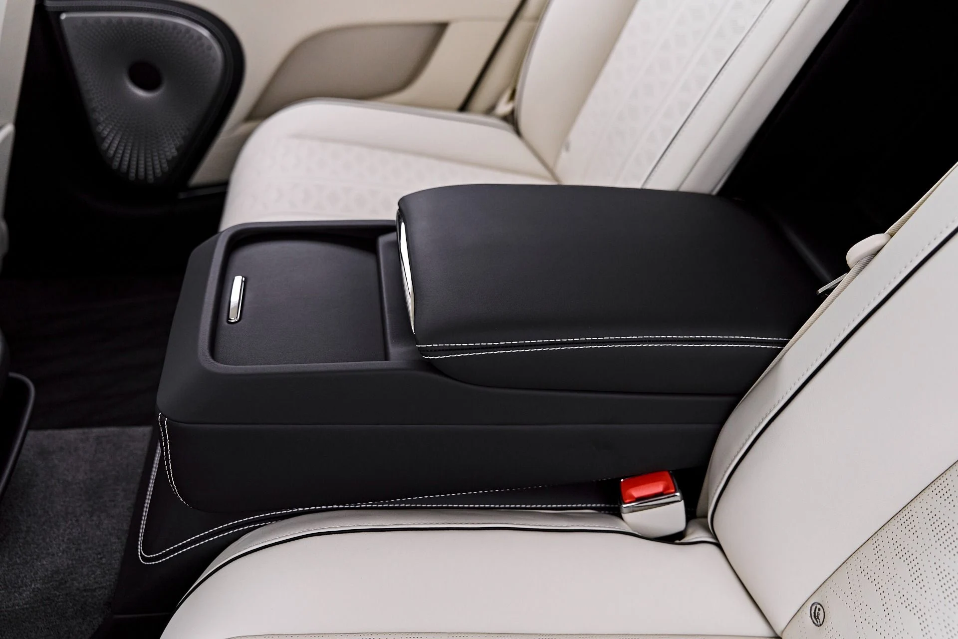 mph063_888769473_Used_2025_Bentley_Flying_Spur_Speed_1786412273_68f377479b