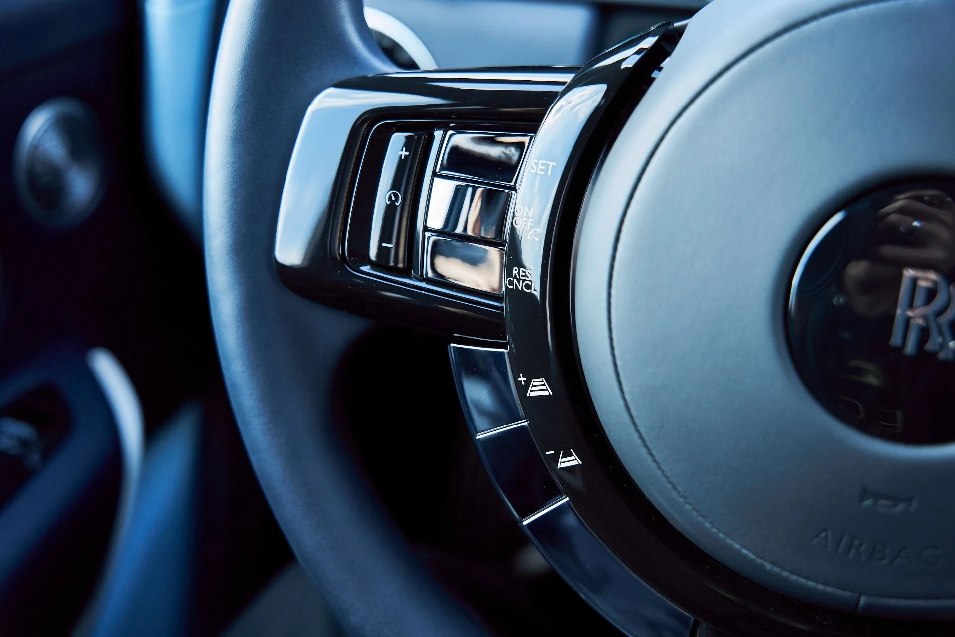 mph063_907830908_Used_2022_Rolls_Royce_Cullinan_Base_1767400151_7f04045841