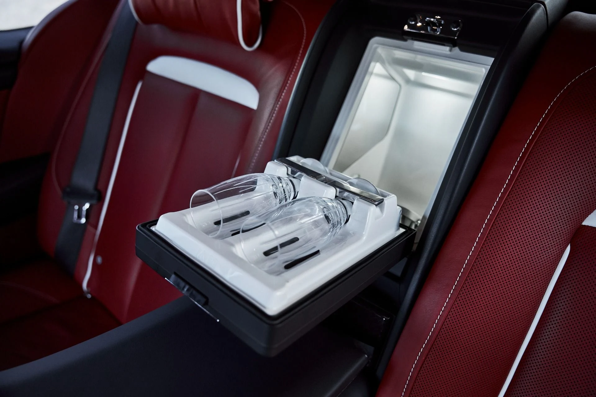 mph063_933851237_Used_2024_Rolls_Royce_Cullinan_Black_Badge_1775871051_9461477611