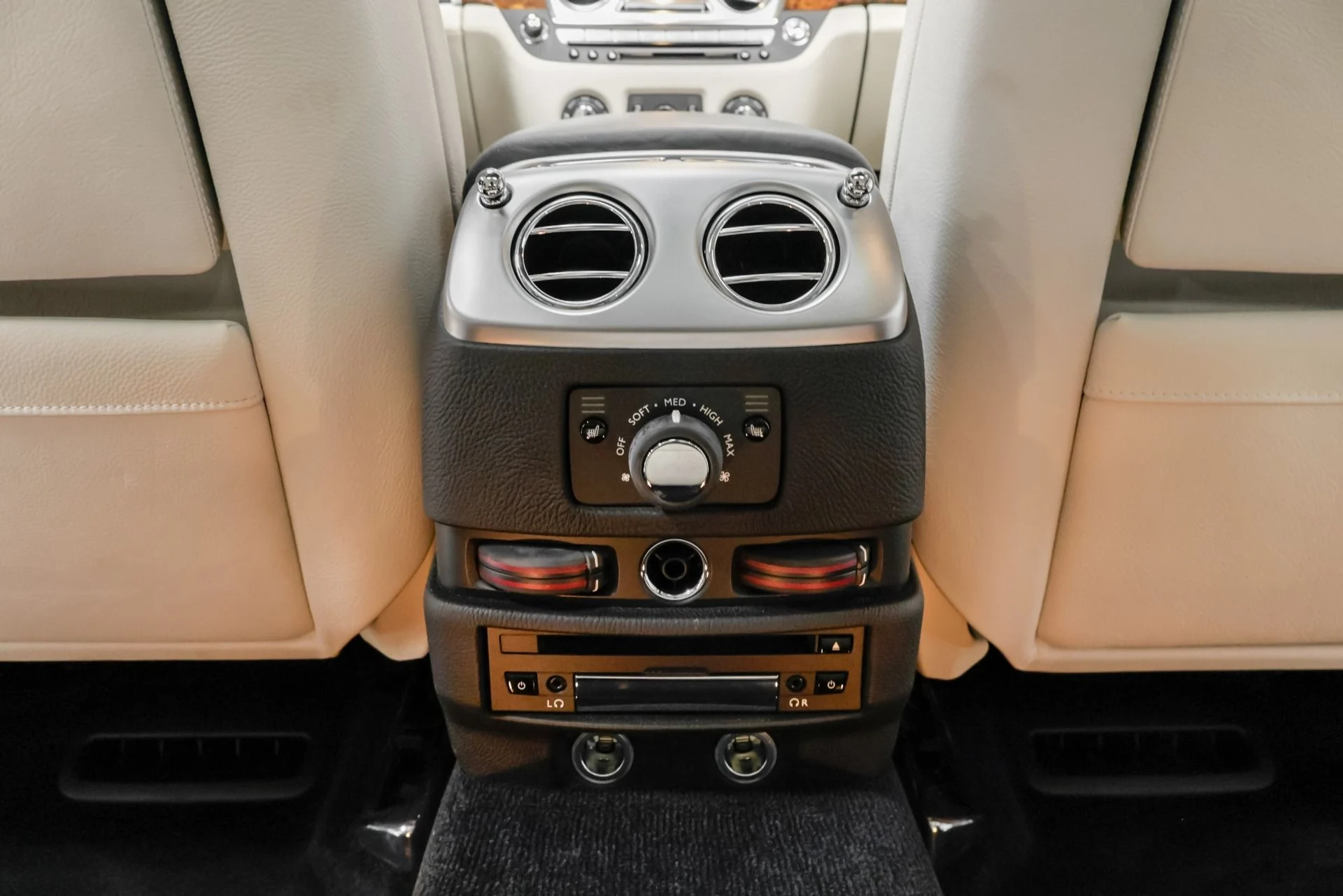 mph064_1031788239_Used_2010_Rolls_Royce_Ghost_1762979242_ff880bafa3