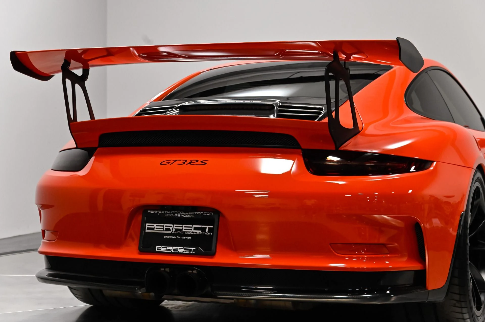 mph064_1047439392_Used_2016_Porsche_911_GT_3_RS_1788412421_1783776ec3