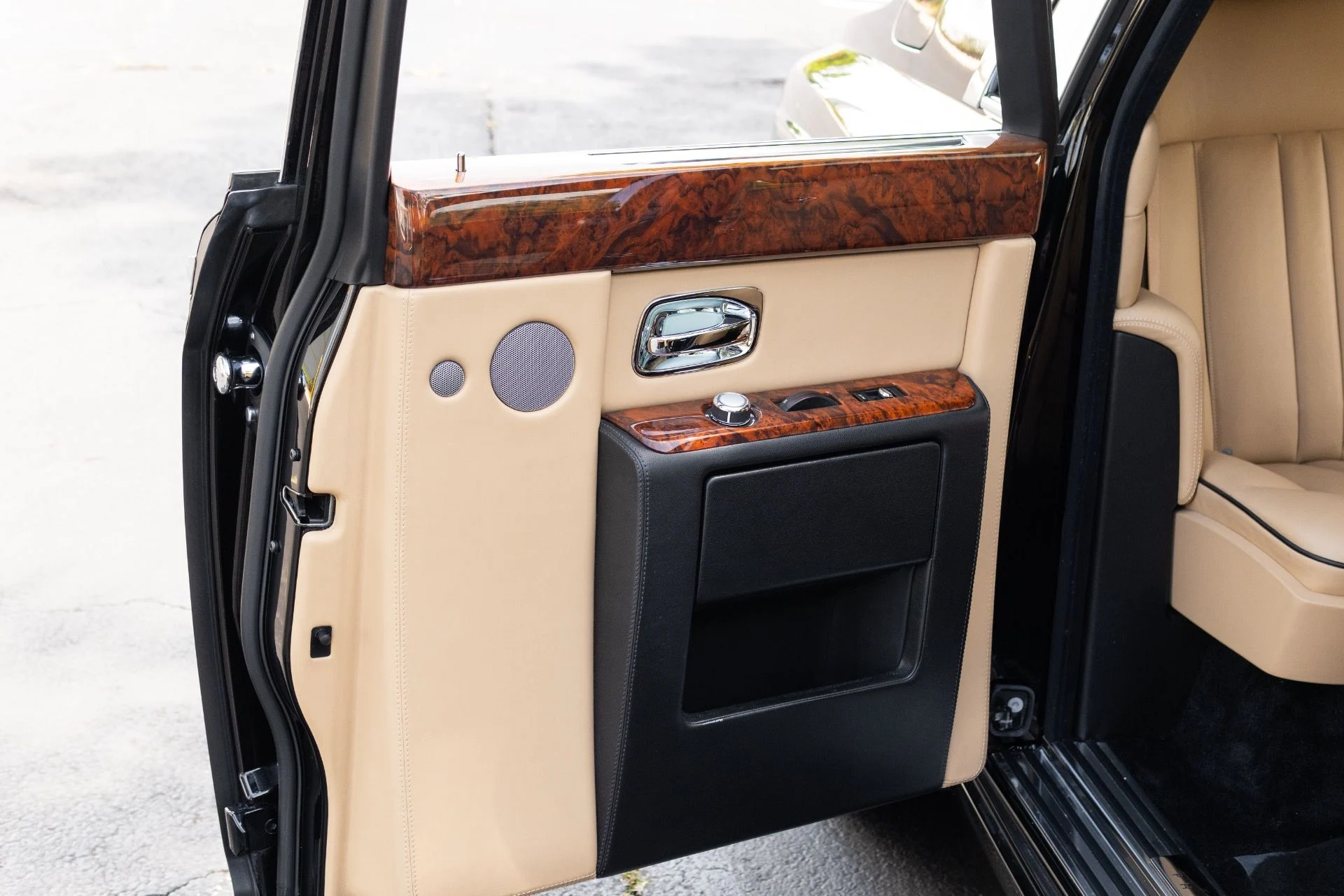 mph064_106807468_Used_2015_Rolls_Royce_Phantom_1779983365_5289a0498e