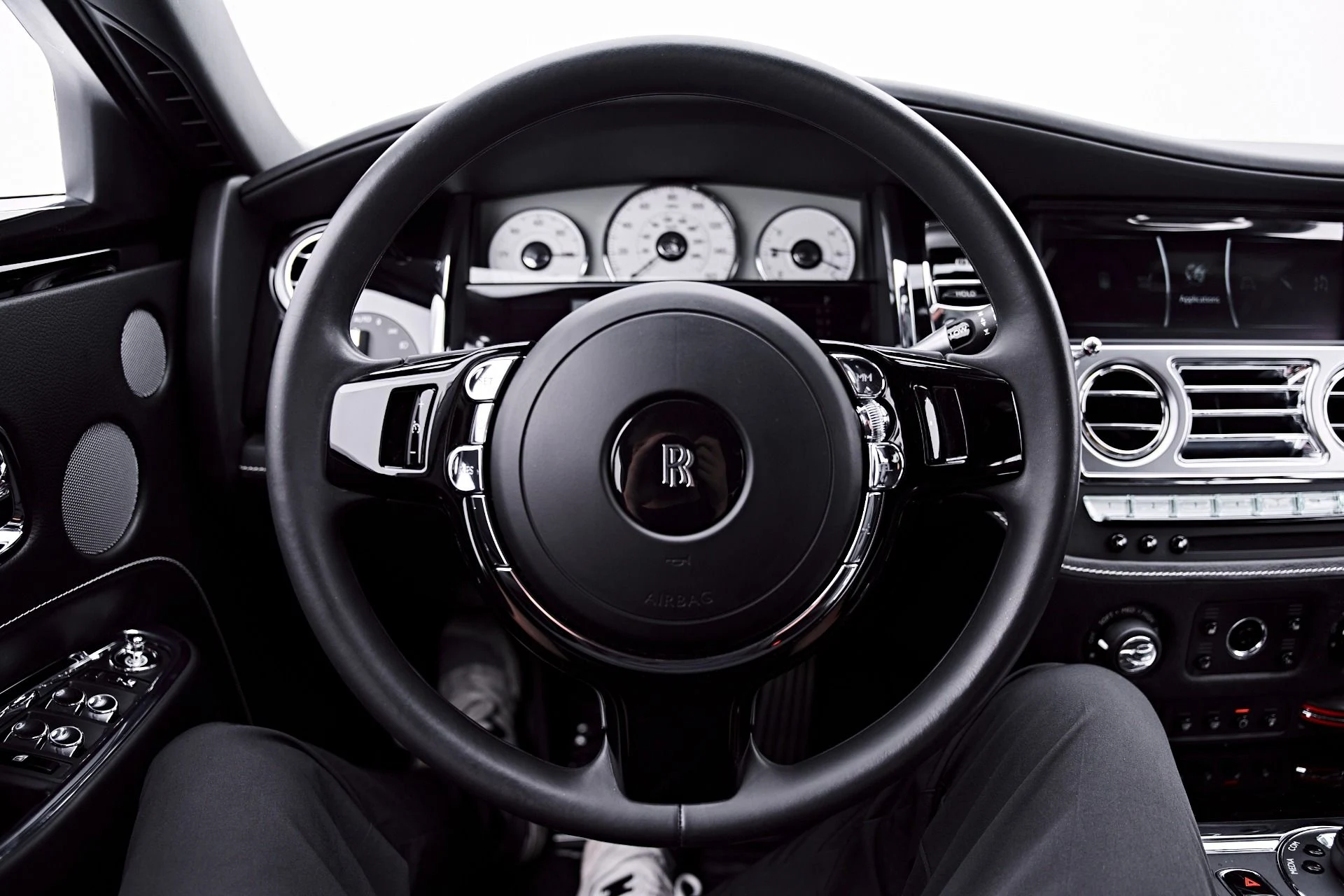 mph064_1193139332_Used_2018_Rolls_Royce_Ghost_Base_1787096687_a0138fd45c