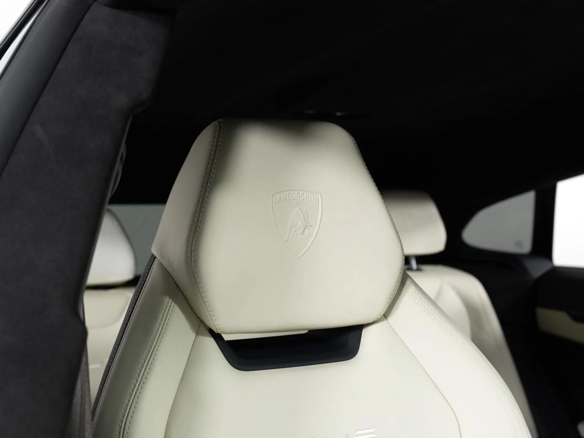 mph064_1202105540_Used_2023_Lamborghini_Urus_S_1784925074_b71328d79c