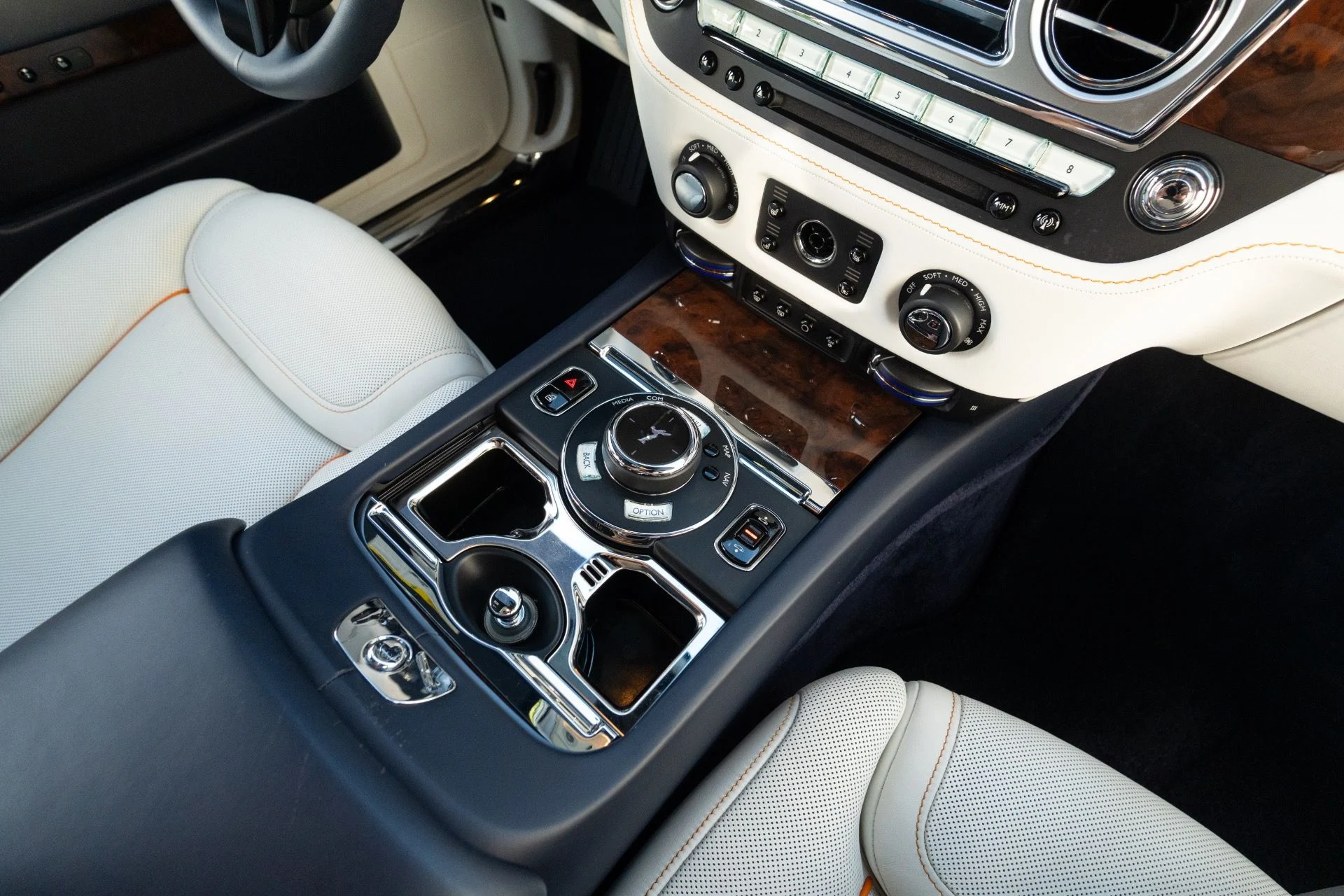 mph064_1234703443_Used_2018_Rolls_Royce_Ghost_1765824060_ec42789227