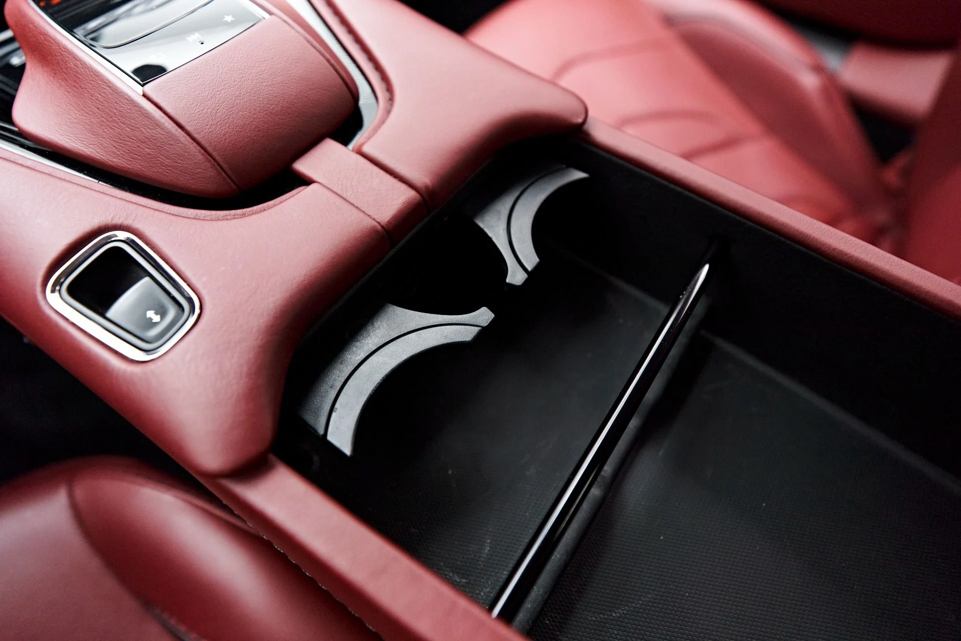 mph064_1245189731_Used_2021_Aston_Martin_DBS_Superleggera_1700952129_72f5890a15