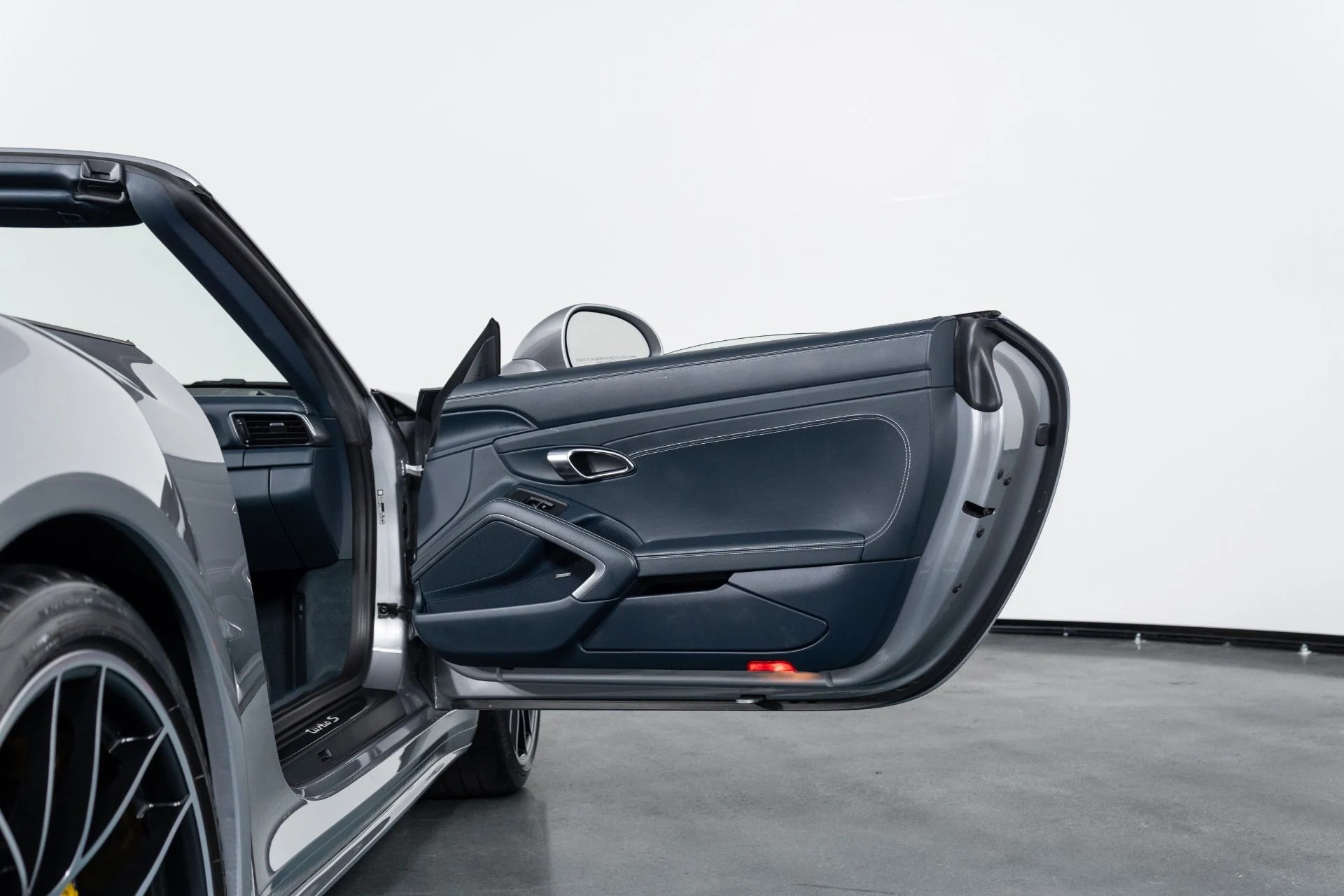 mph064_1307009814_Used_2019_Porsche_911_Turbo_S_1782003311_9eea16e9ce