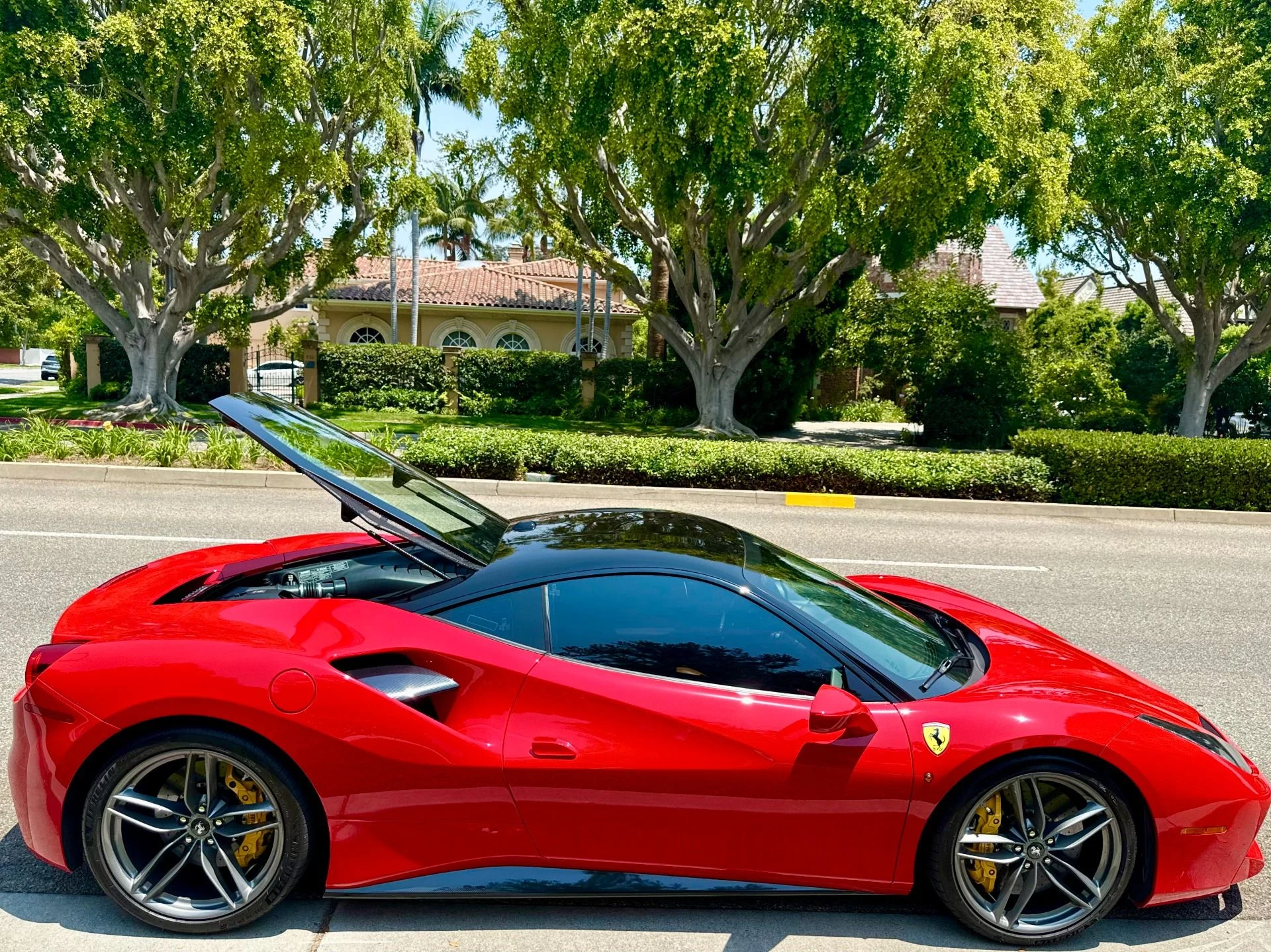 mph064_1321173402_Used_2016_Ferrari_488_GTB_1757699344_3c377db494