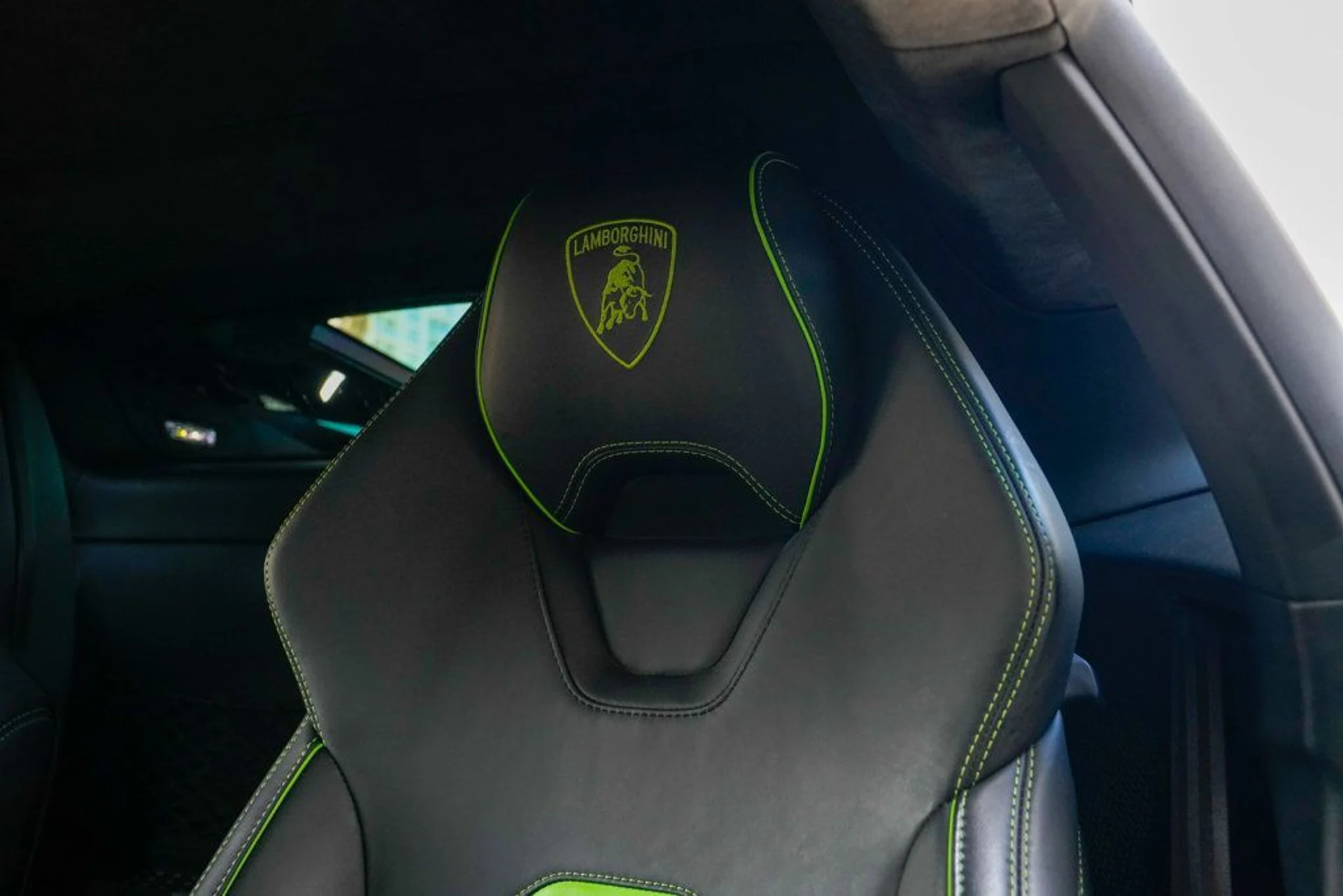 mph064_1336264296_used_2020_lamborghini_huracan_evo_coupeawd_14354_22890839_65_1024_1c995bce4f