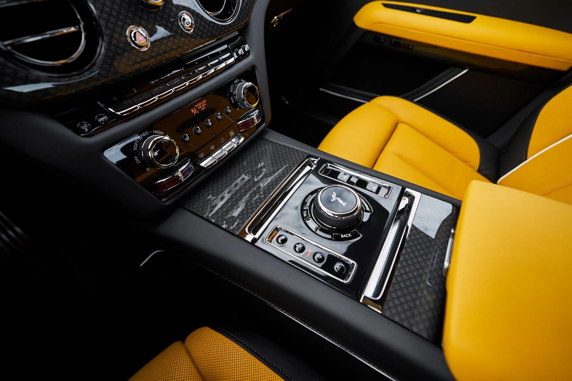 mph064_1380865785_Used_2025_Rolls_Royce_Ghost_Black_Badge_1763167852_fbd901351a