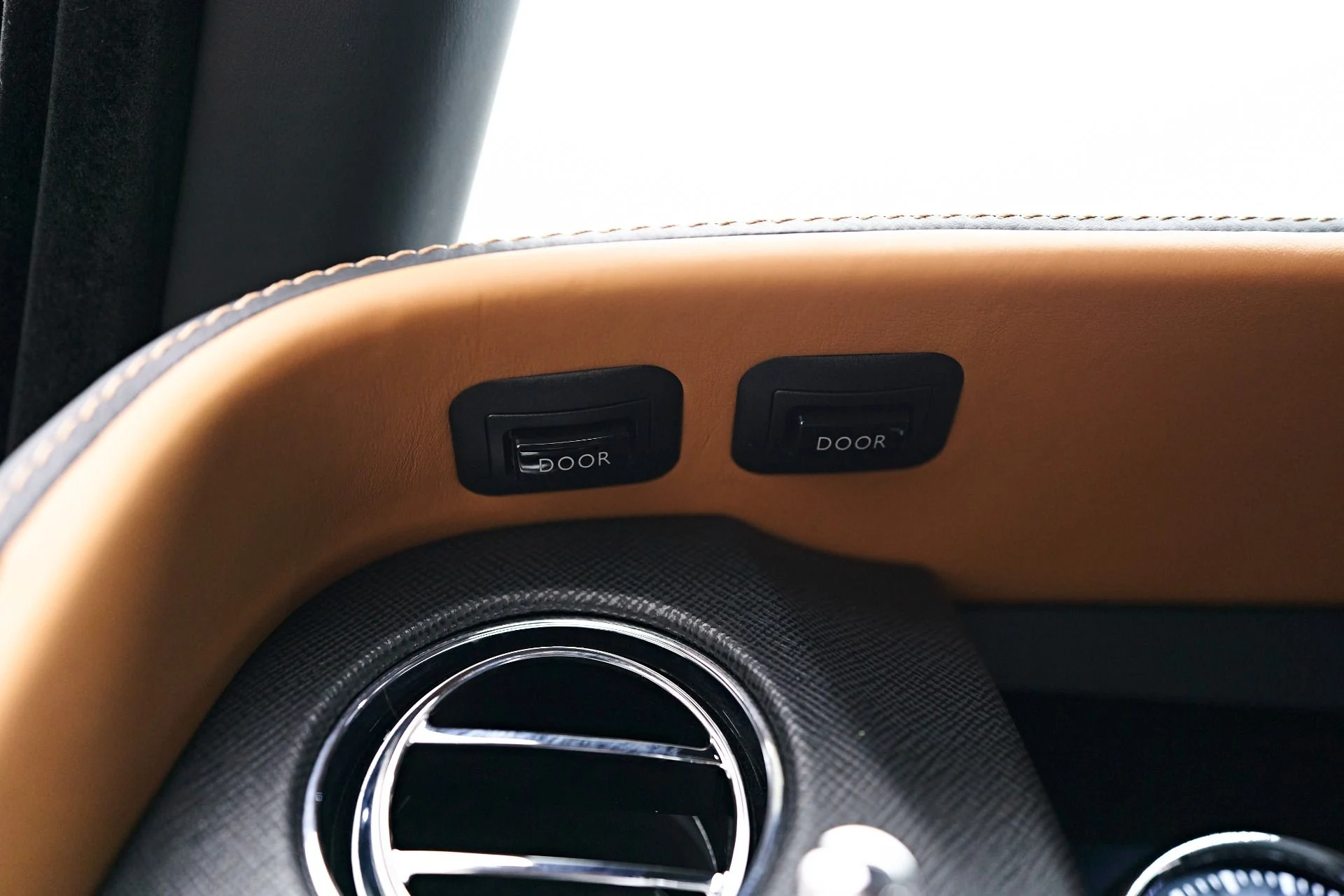 mph064_1387260771_Used_2022_Rolls_Royce_Cullinan_Base_1679686724_5db95dbfb4