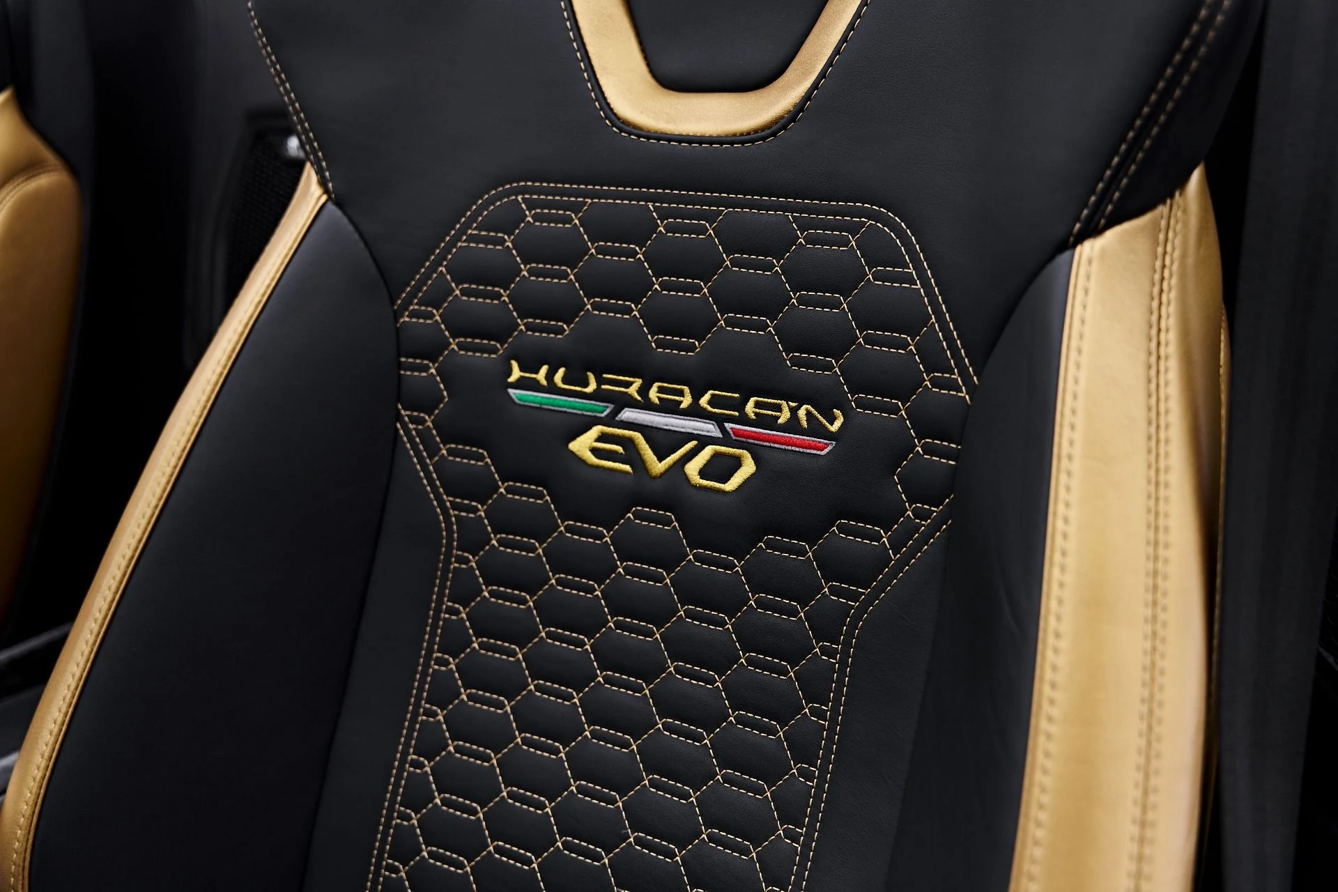 mph064_1484318140_Used_2022_Lamborghini_Huracan_EVO_Base_1791315972_380c375e30