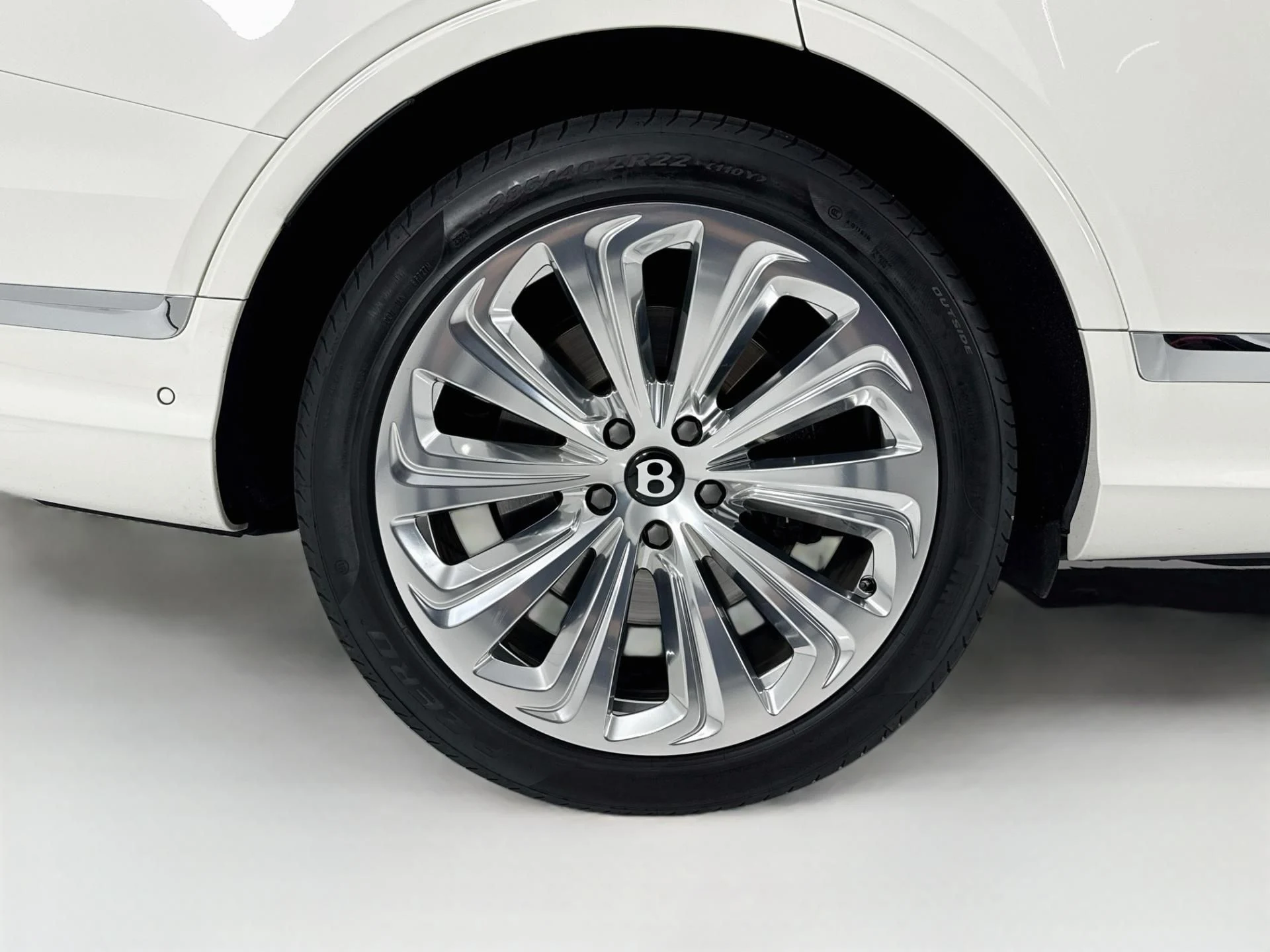mph064_1485666472_Used_2023_Bentley_Bentayga_Azure_1793142078_4ae09a2211