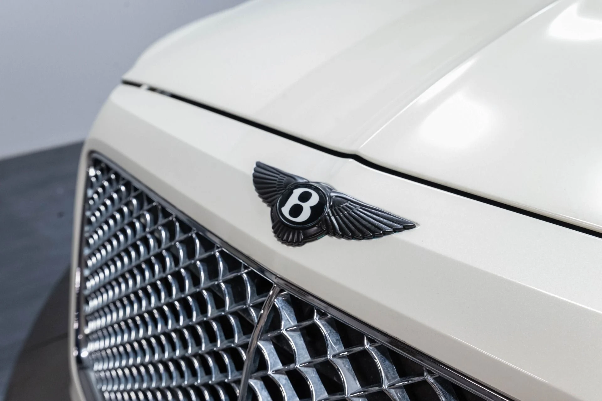 mph064_1516818333_Used_2017_Bentley_Bentayga_W12_1787159716_afa686e519
