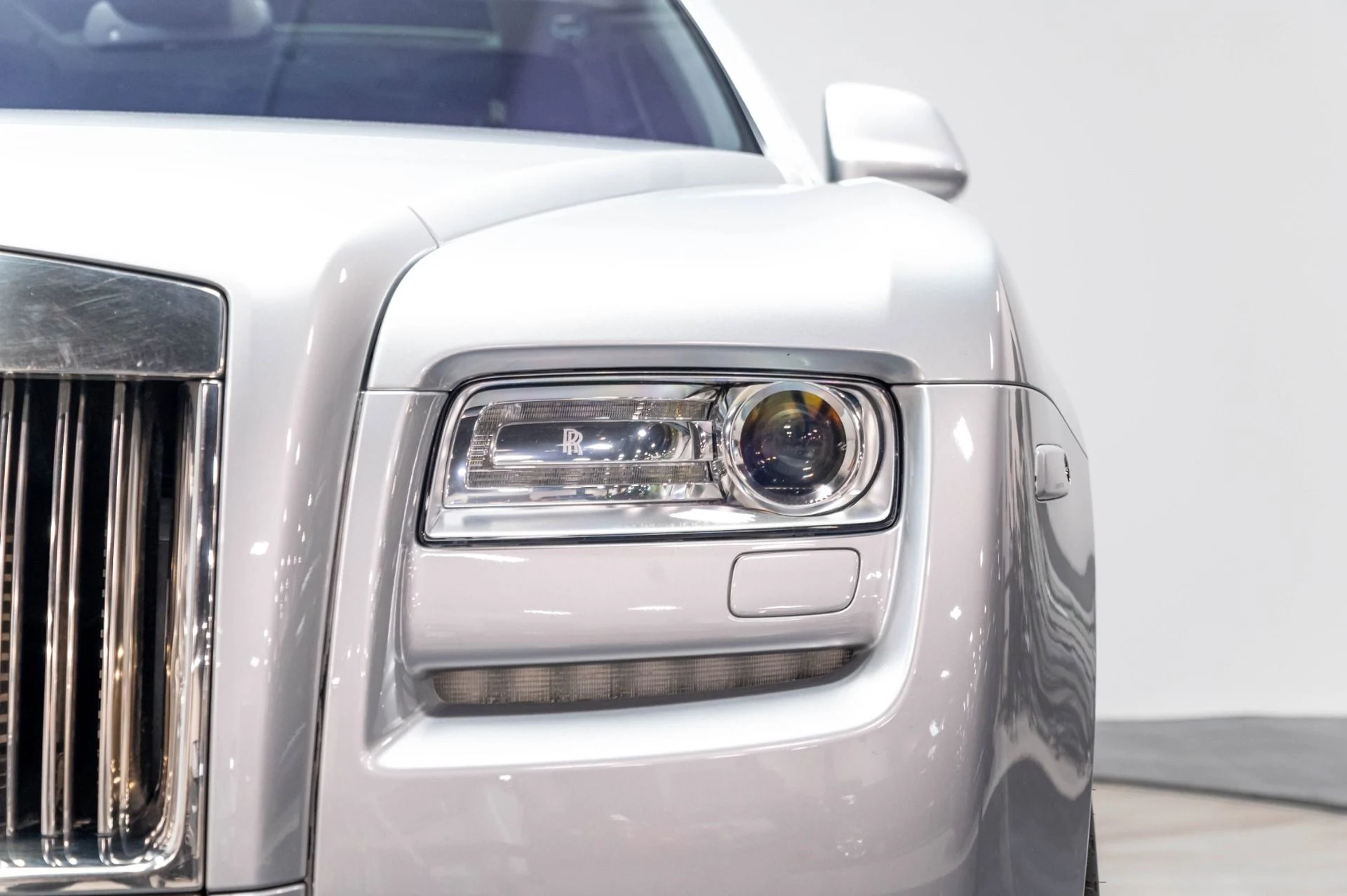 mph064_1546655304_Used_2012_Rolls_Royce_Ghost_1778014944_4966e71688