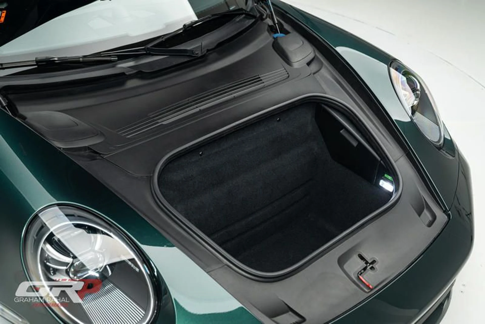 mph064_1551893440_462_D8359_A7_B2_4376_8_E1_E_272_FA_79_A4407_d624807909