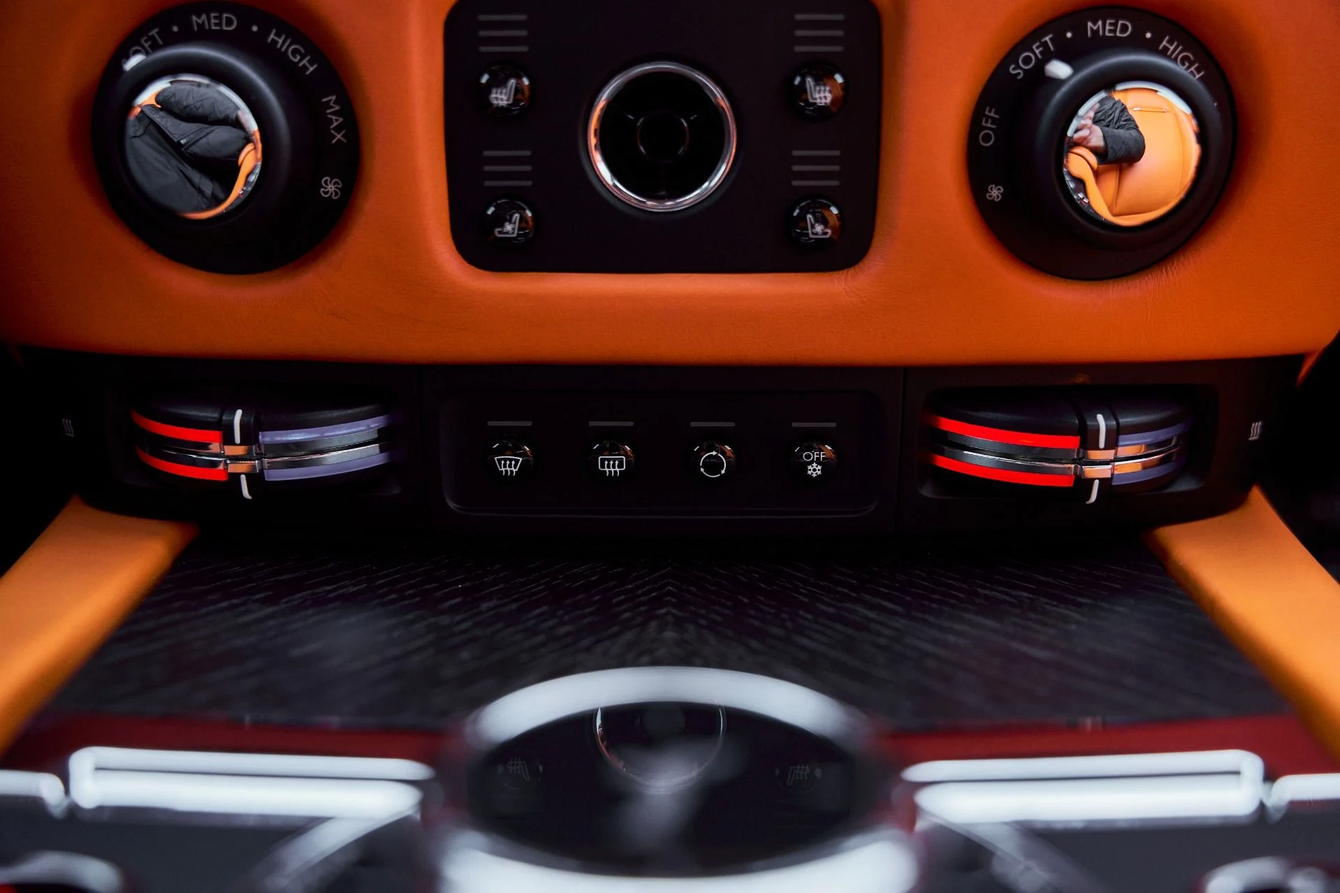 mph064_1579345726_Used_2019_Rolls_Royce_Wraith_Base_1772849706_d8c0b40d3e