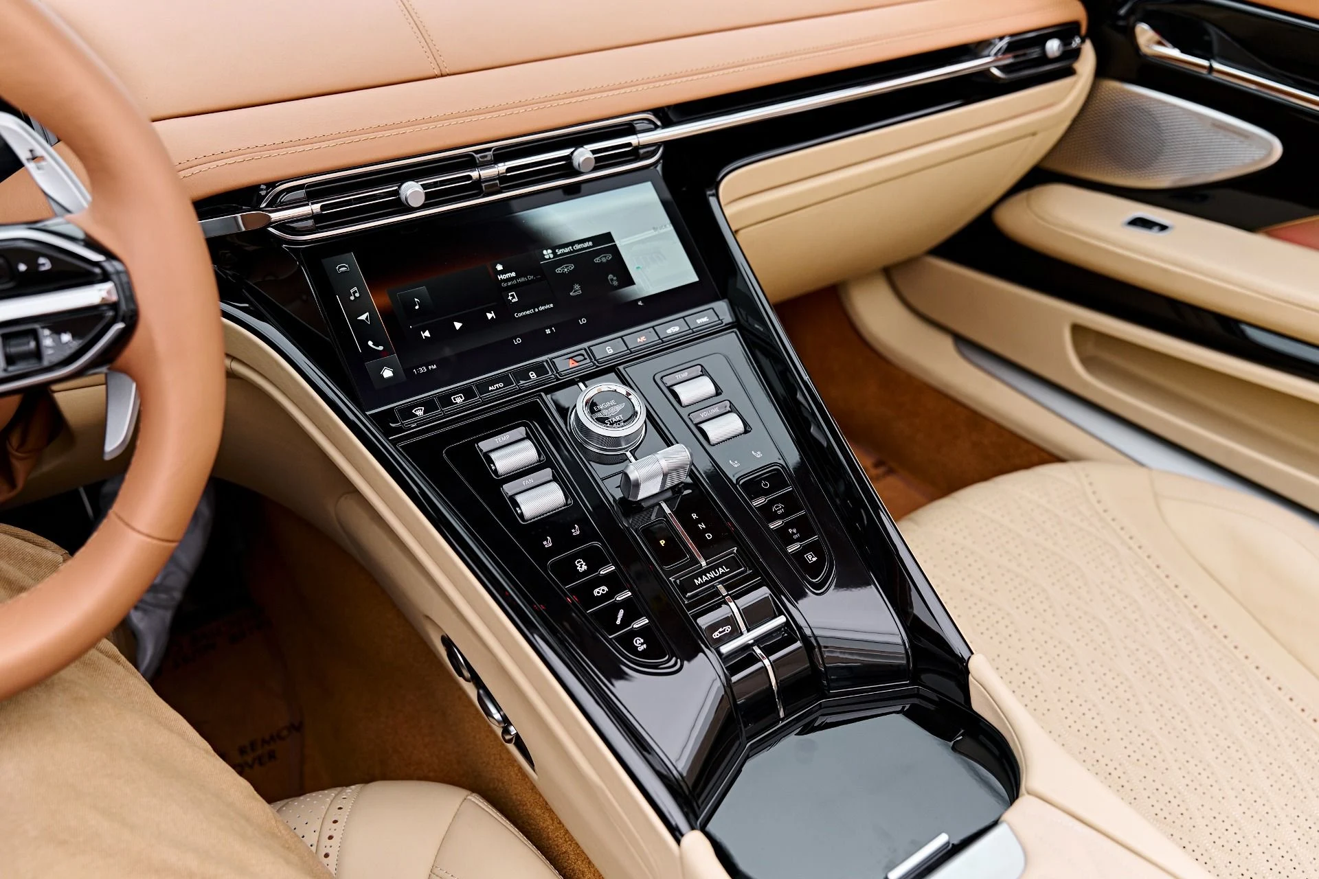mph064_1587474262_Used_2025_Aston_Martin_DB_12_Volante_1791997309_622ad04f48
