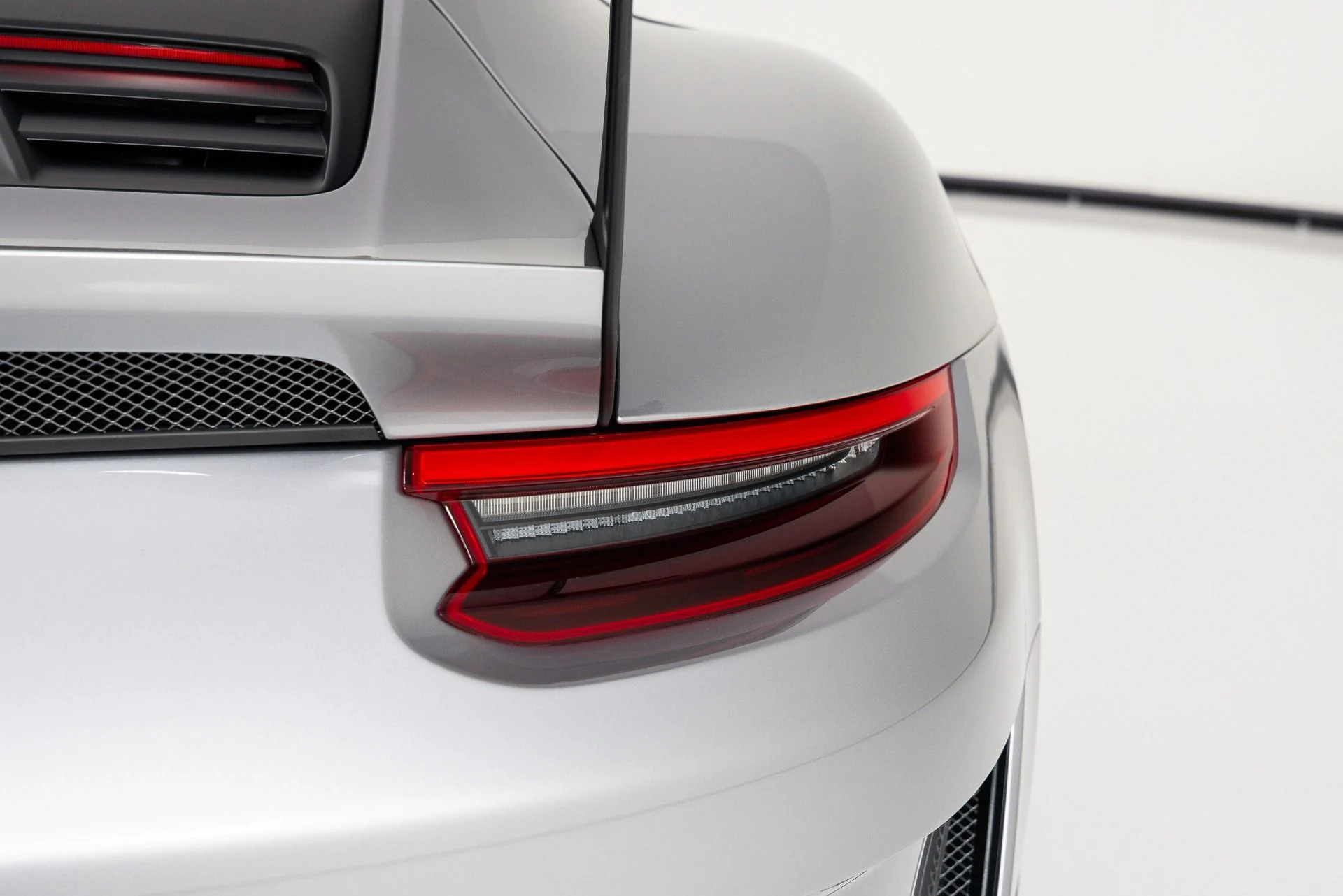 mph064_1624235818_Used_2019_Porsche_911_GT_3_RS_1786044017_5e8f6d80ae