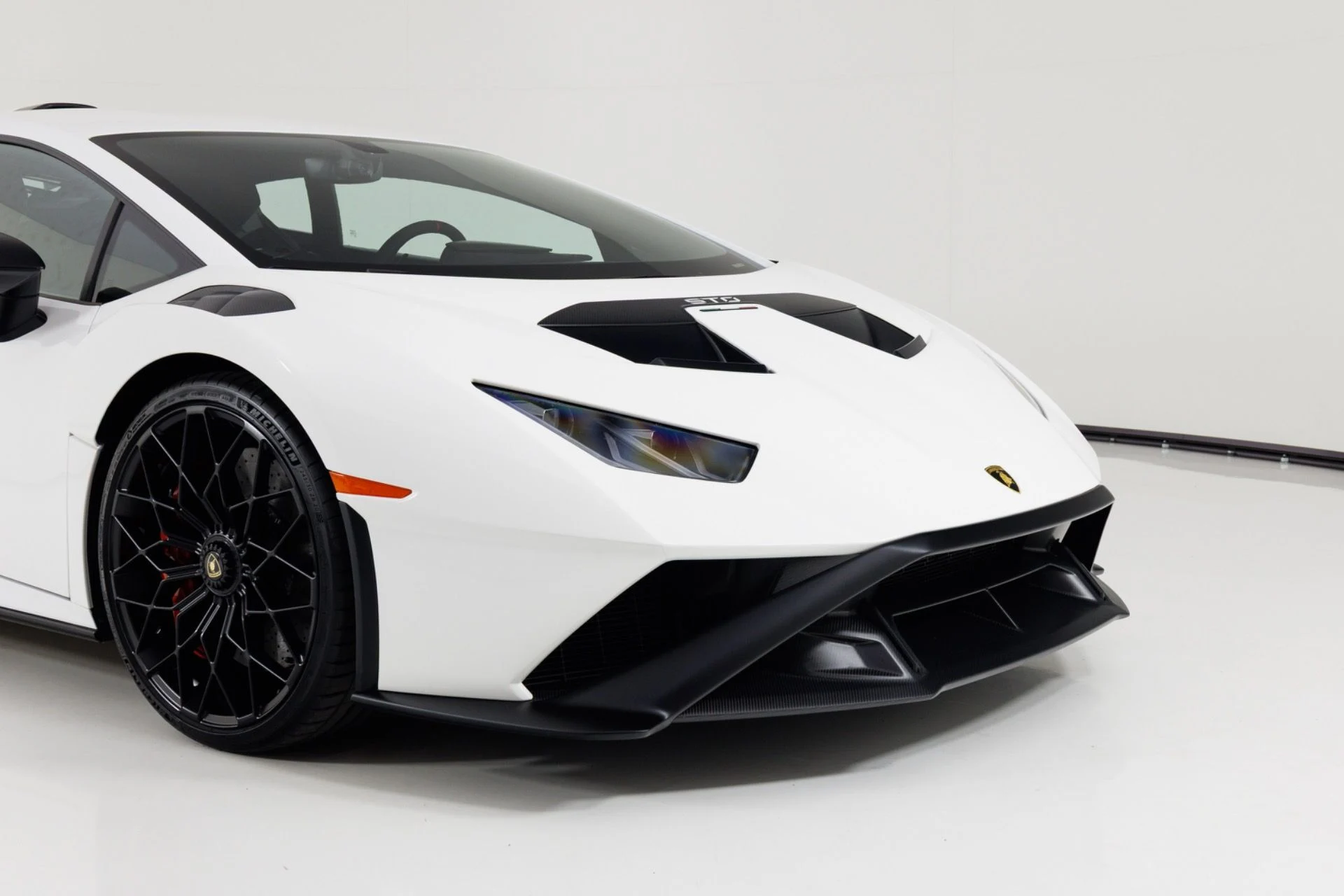 mph064_1685495163_Used_2021_Lamborghini_Huracan_STO_1789754435_e3a8df3b1b