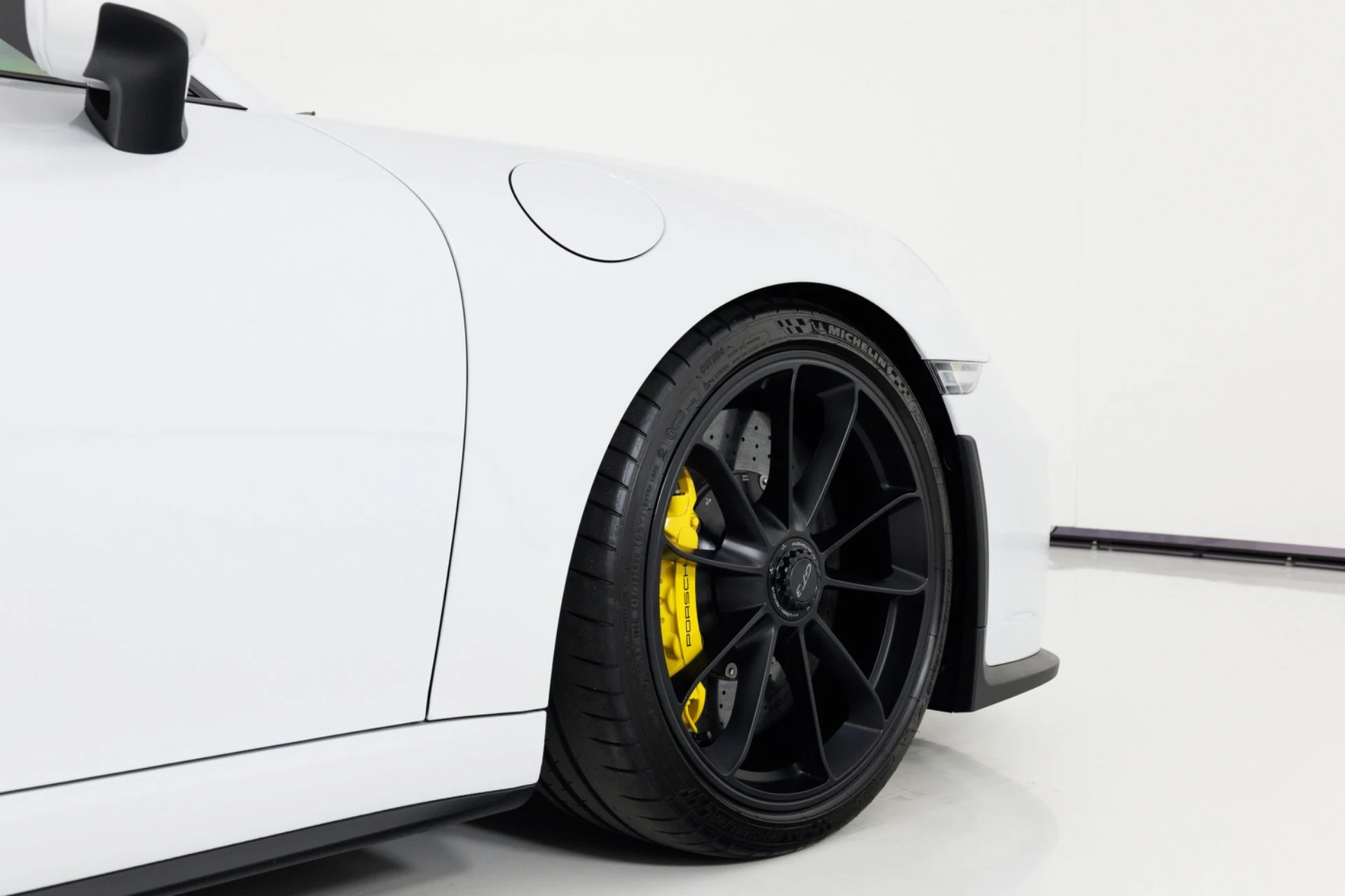 mph064_1804067470_Used_2018_Porsche_911_GT_3_1782317512_3b1ebbc058