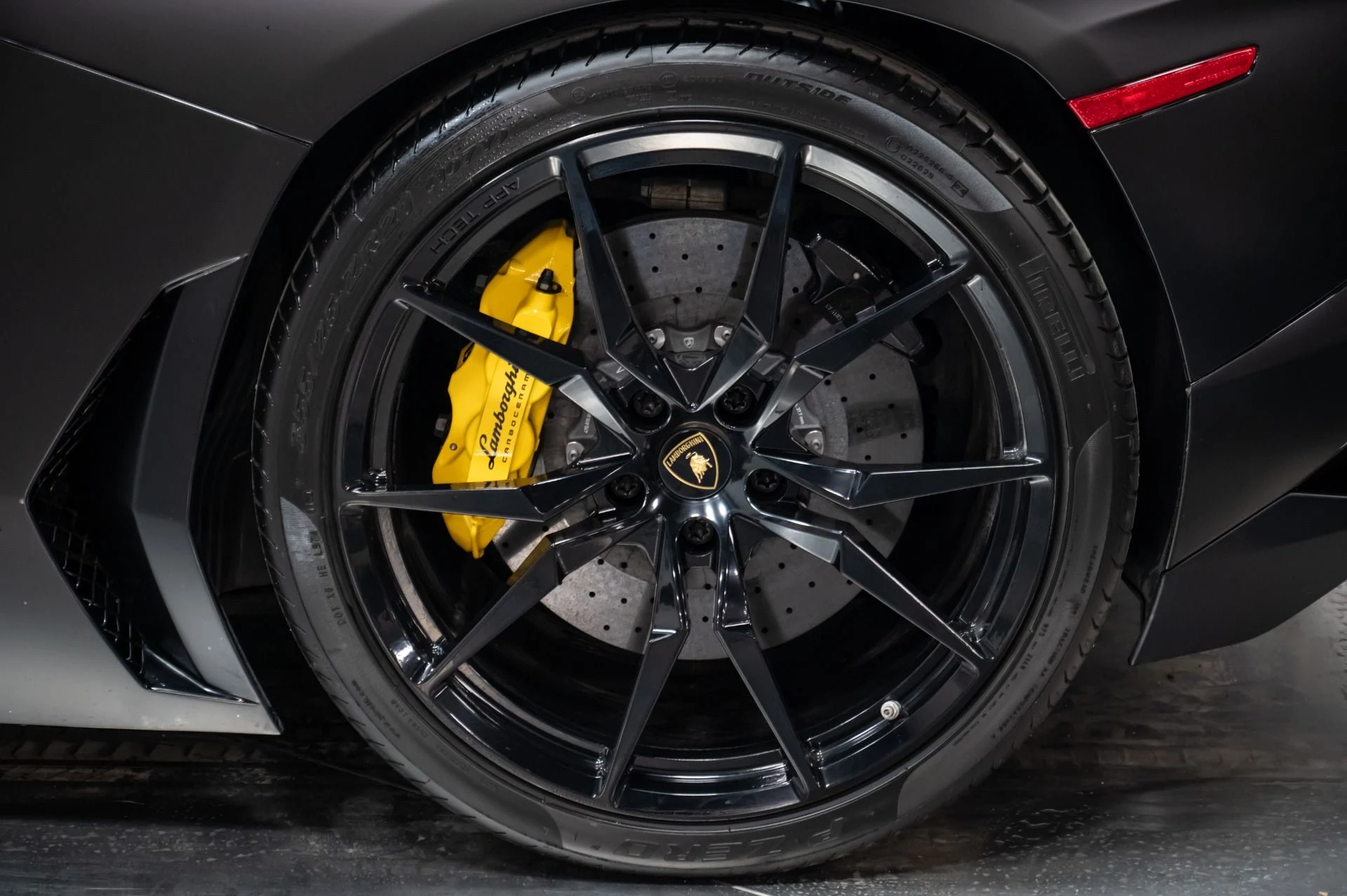 mph064_180570227_Used_2014_Lamborghini_Aventador_1769104446_ebfcf2ea19