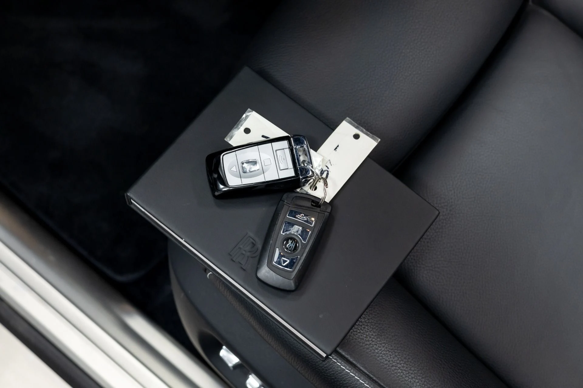 mph064_1860293939_Used_2015_Rolls_Royce_Ghost_1760219601_fe7c06517d