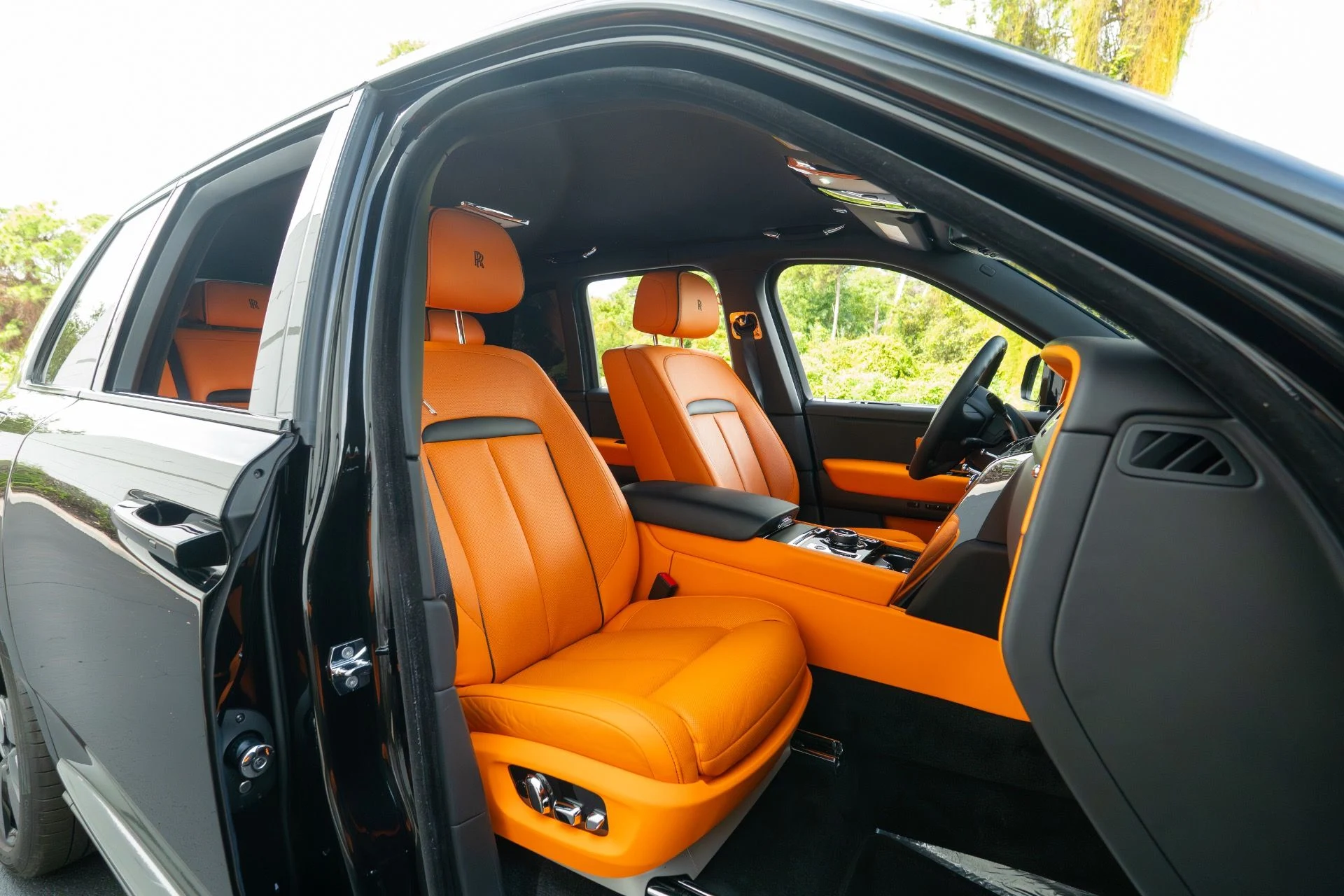 mph064_1877966374_Used_2022_Rolls_Royce_Cullinan_1758567014_d394d10d17