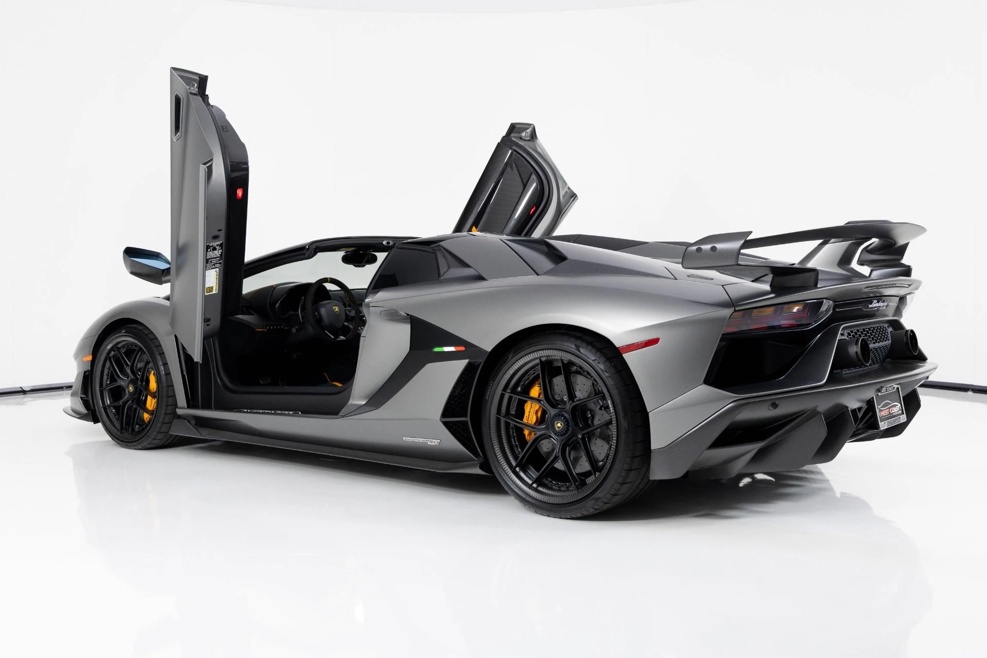mph064_1917909556_Used_2020_Lamborghini_Aventador_SVJ_1759430161_6290a86564